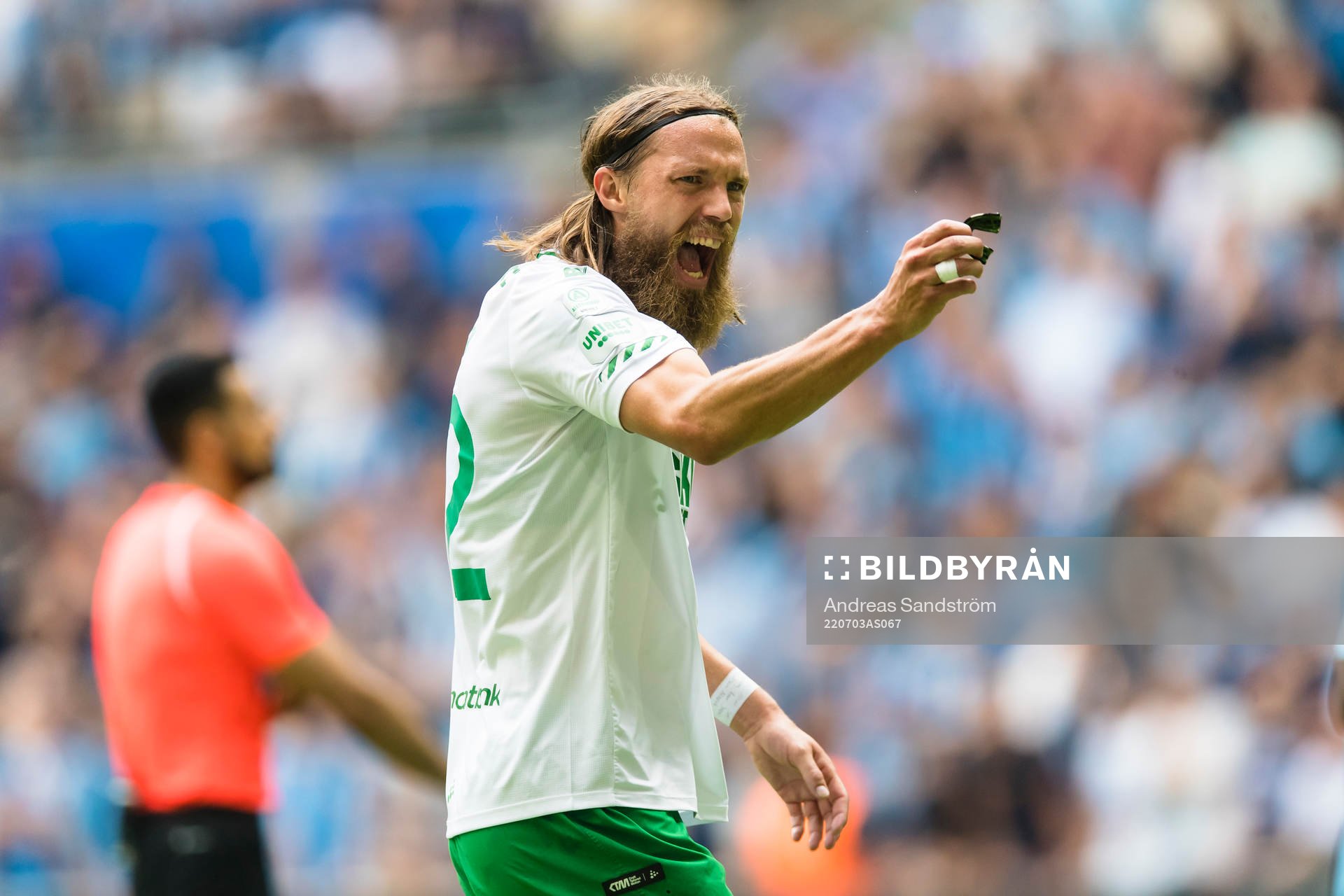 Hammarbys Björn Paulsen reagerar under fotbollsmatchen i Allsvenskan mellan Djurgården och Hammarby den 3 juli 2022 i Stockholm. 