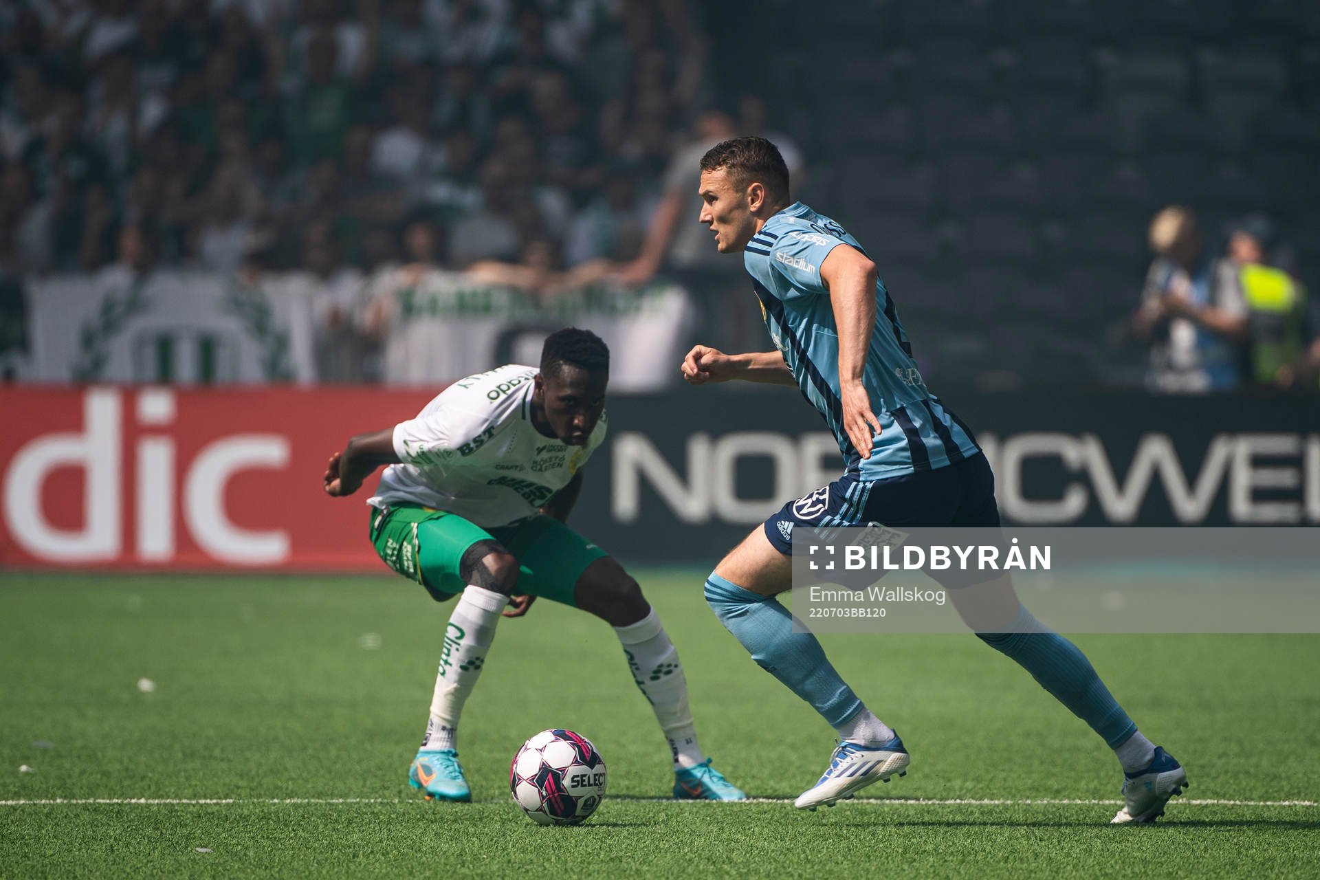Hammarbys Bubacarr Trawally och Djurgårdens Piotr Johansson