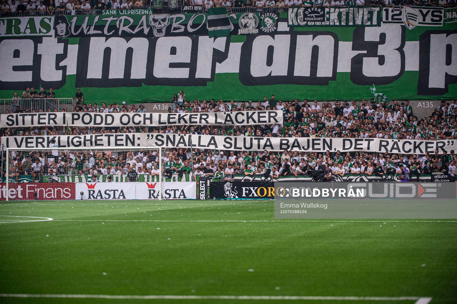 Hammarbys supportar med en banderoll
