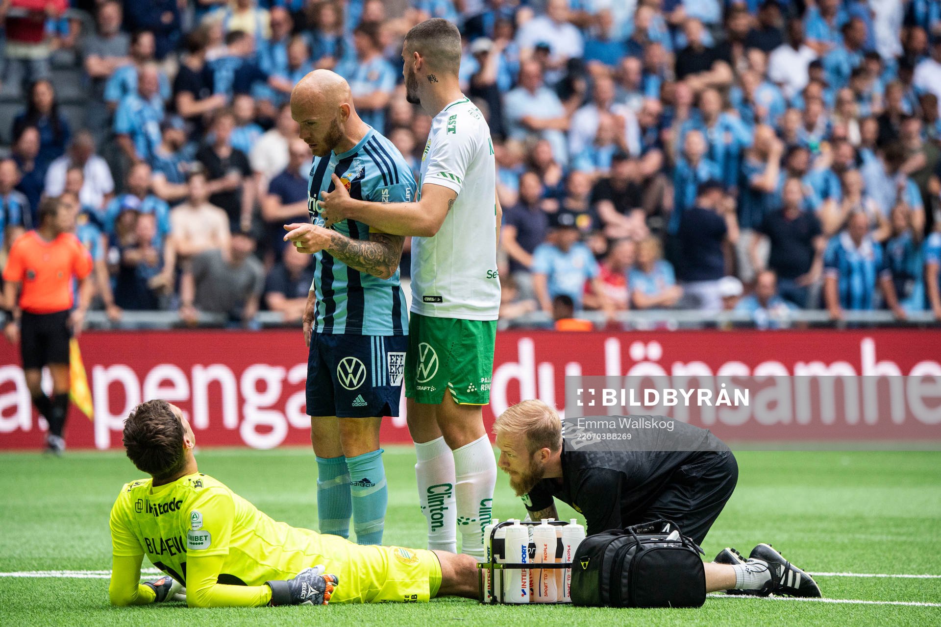 Hammarbys målvakt Davor Blazevic och Djurgårdens Magnus