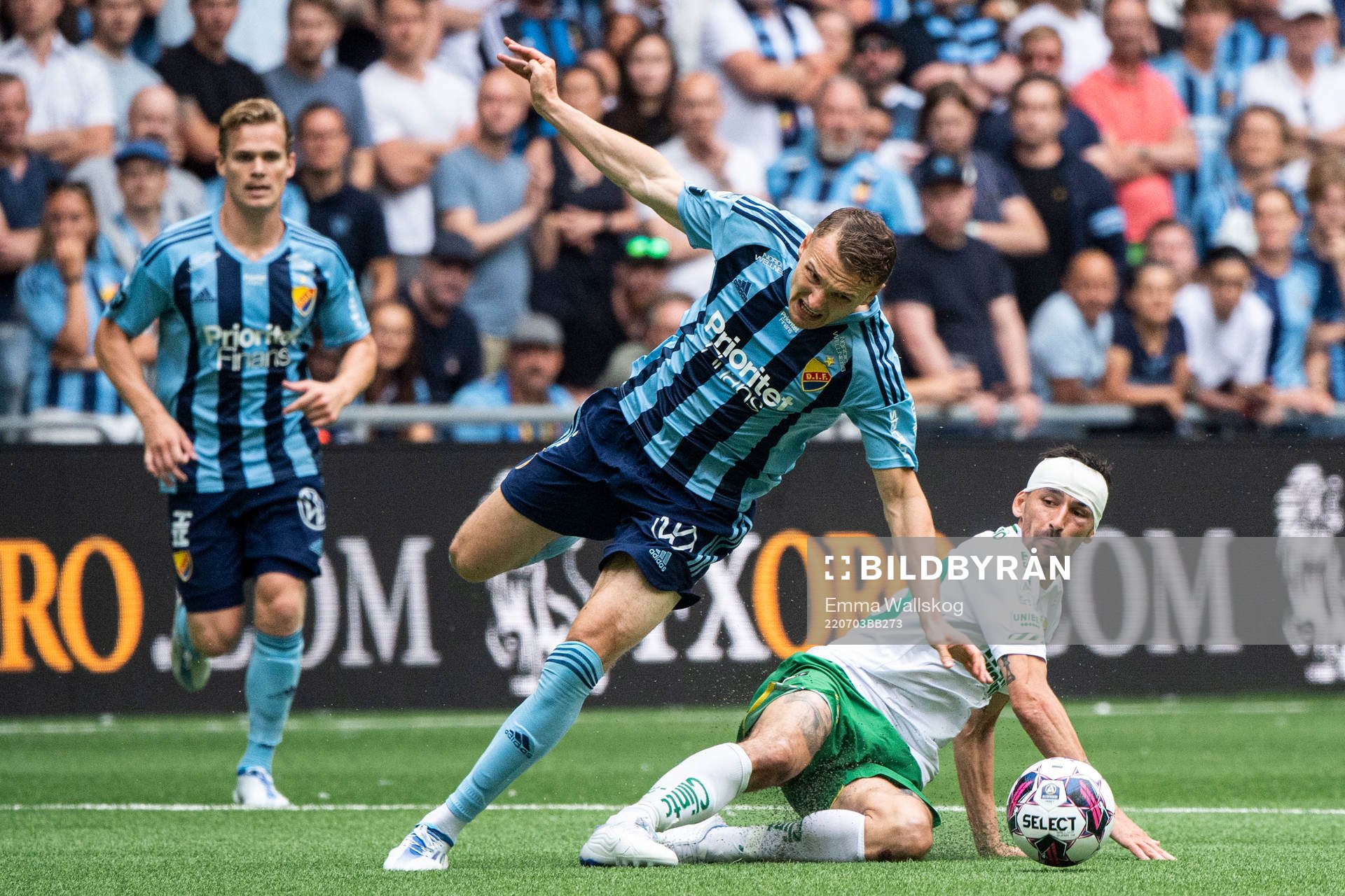 Hammarbys Loret Sadiku och Djurgårdens Piotr Johansson