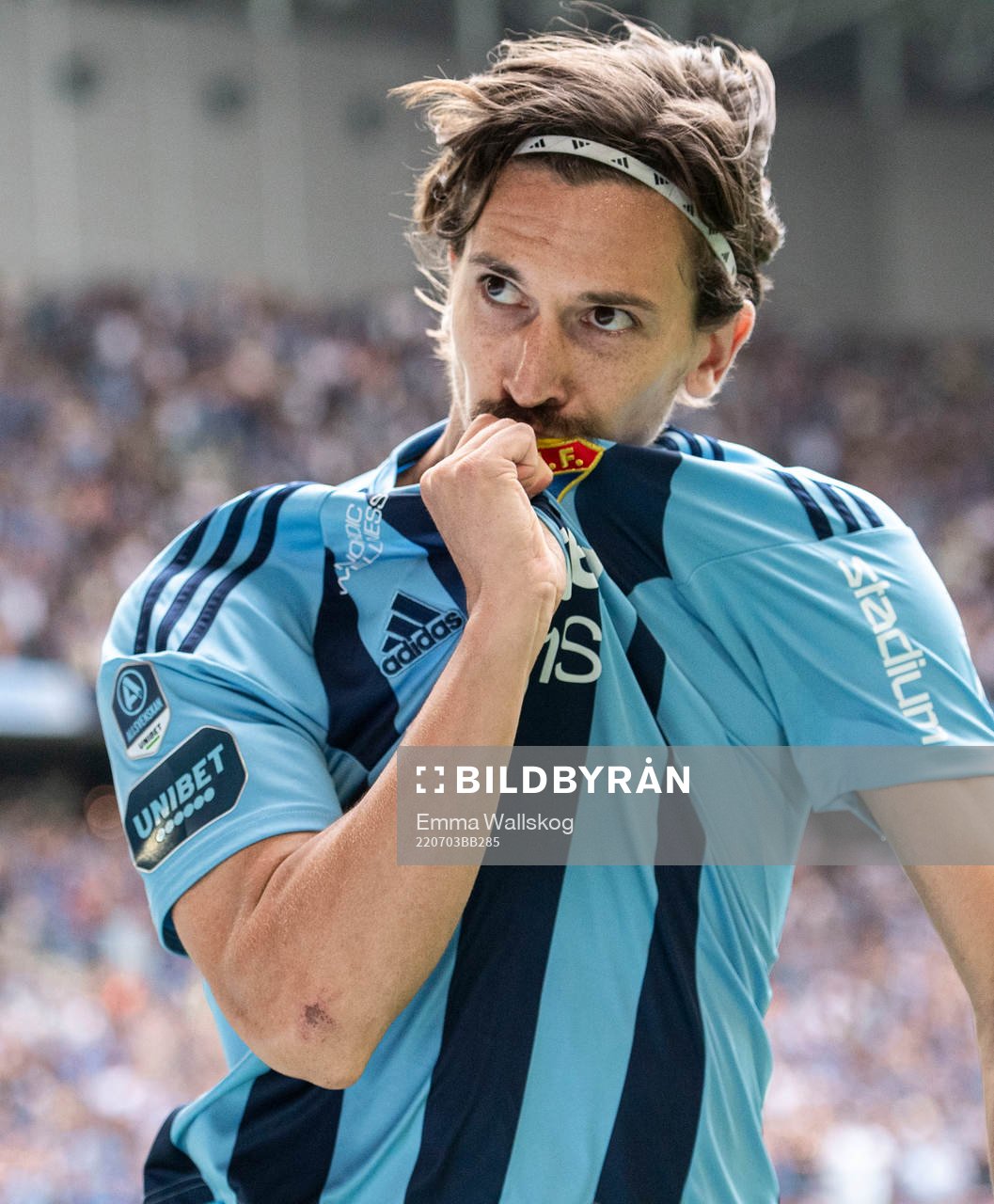 Djurgårdens Gustav Wikheim jublar efter 1-0 under fotbollsmatchen i Allsvenskan mellan Djurgården och Hammarby den 3 juli 2022 i Stockholm.