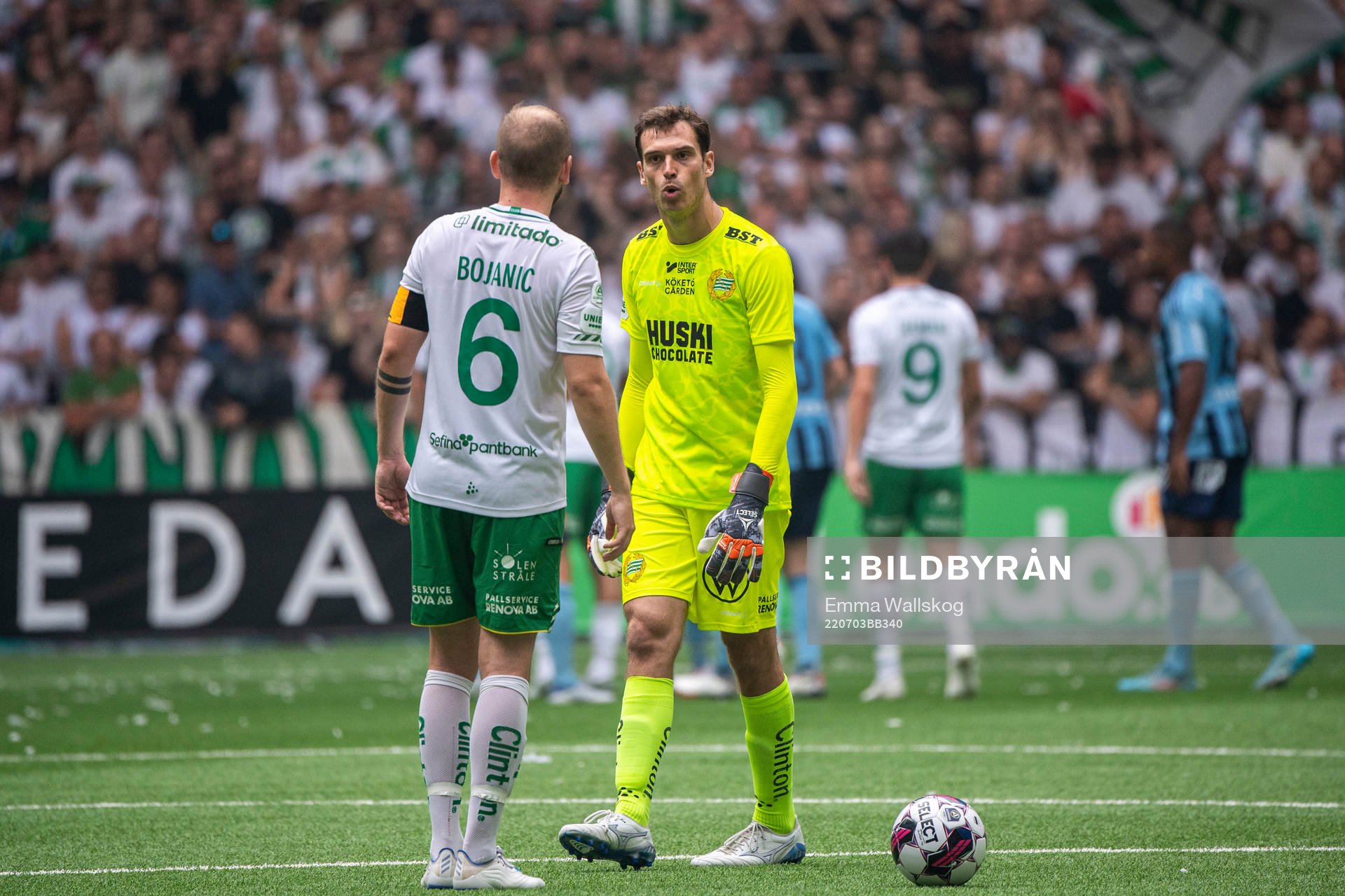 Hammarbys Darijan Bojanic och målvakt Davor Blazevic