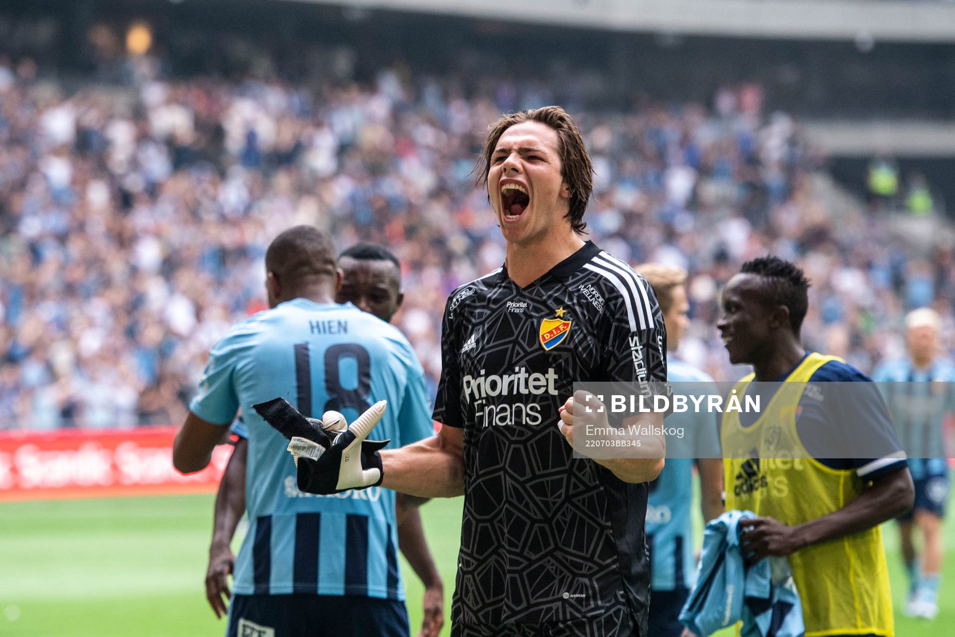 Djurgårdens målvakt Jacob Widell Zetterström jublar efter fotbollsmatchen i Allsvenskan mellan Djurgården och Hammarby den 3 juli 2022 i Stockholm.
