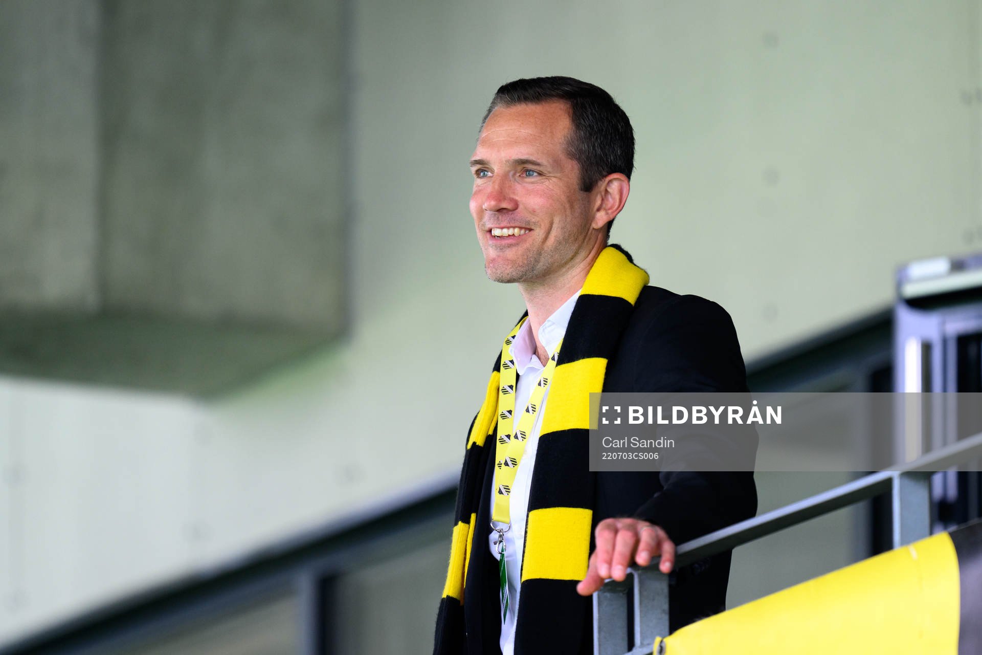 Häckens sportchef Martin Ericsson innan fotbollsmatchen i