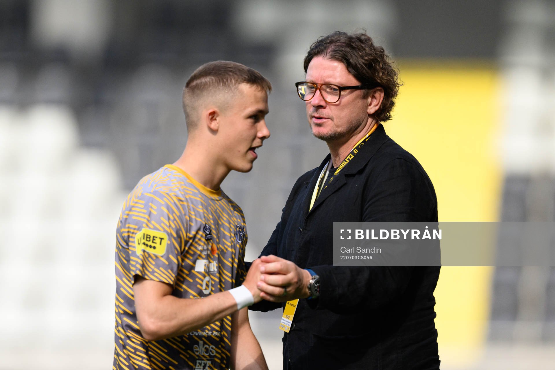 Elfsborgs Jacob Ondrejka och sportchef Stefan Andreasson innan fotbollsmatchen i Allsvenskan mellan Häcken och Elfsborg den 3 juli 2022 i Göteborg.