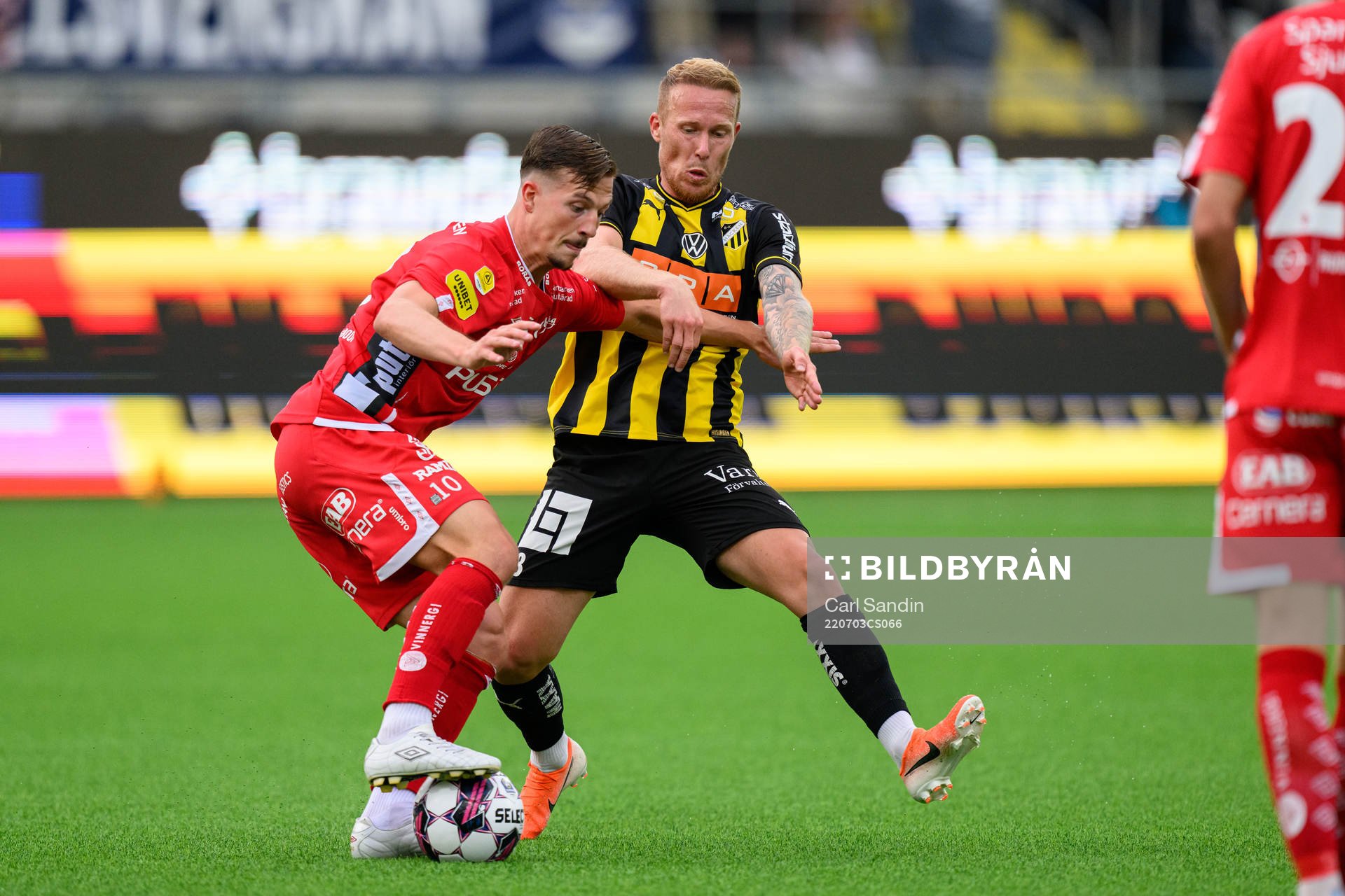 Elfsborgs Simon Olsson och Häckens Mikkel Rygaard Jensen