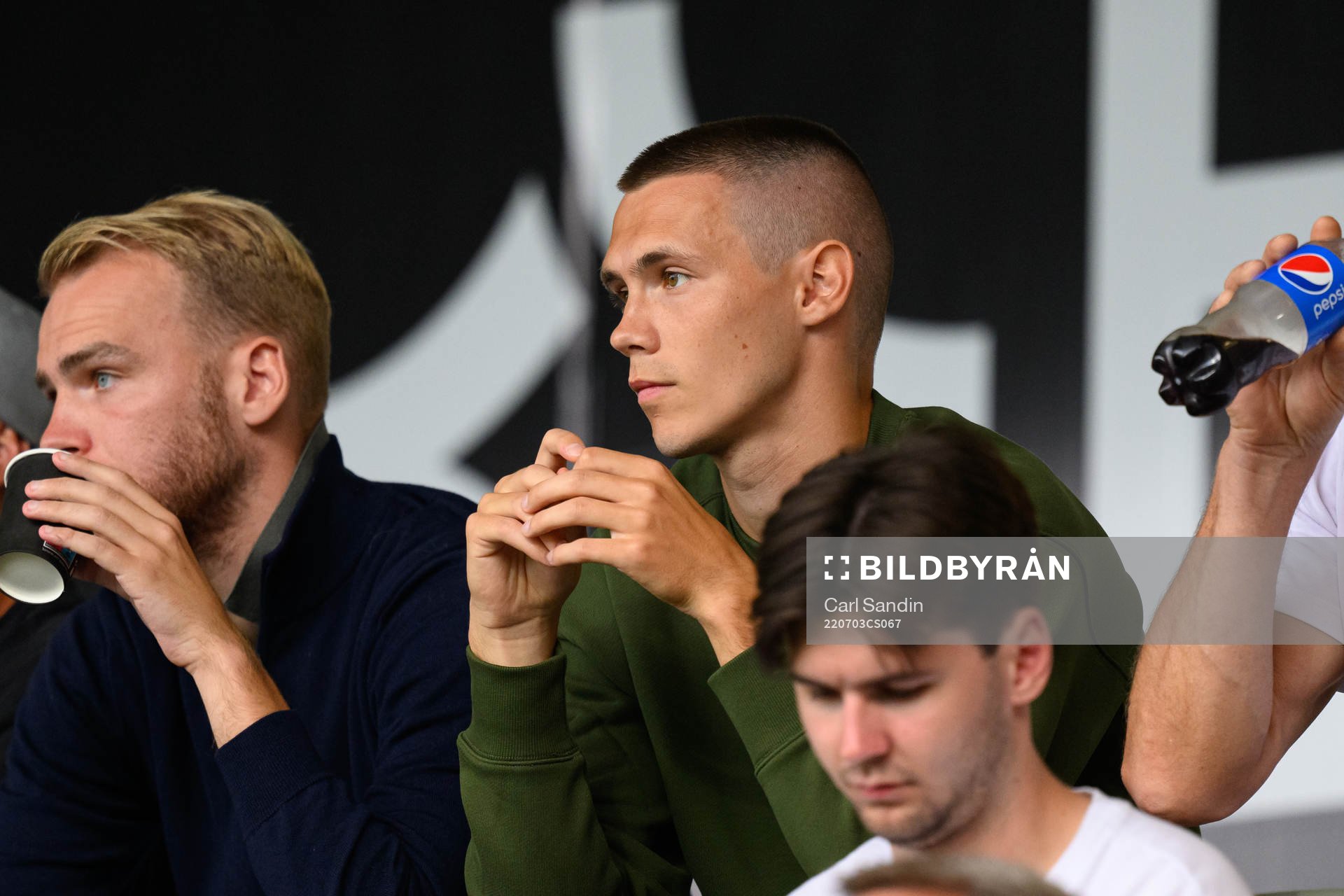 Häckens Tobias Carlsson på läktaren