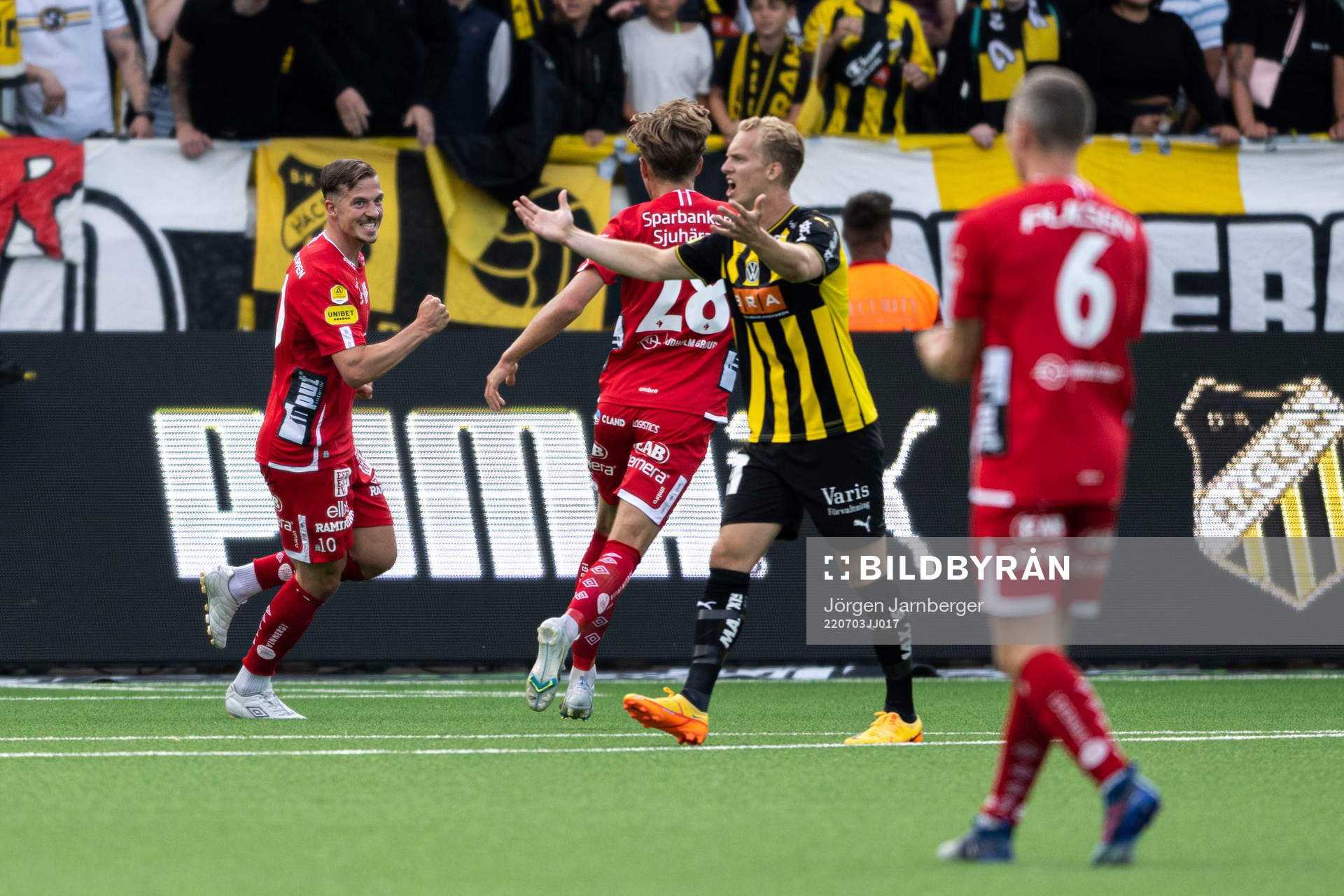 Elfsborgs Simon Olsson jublar