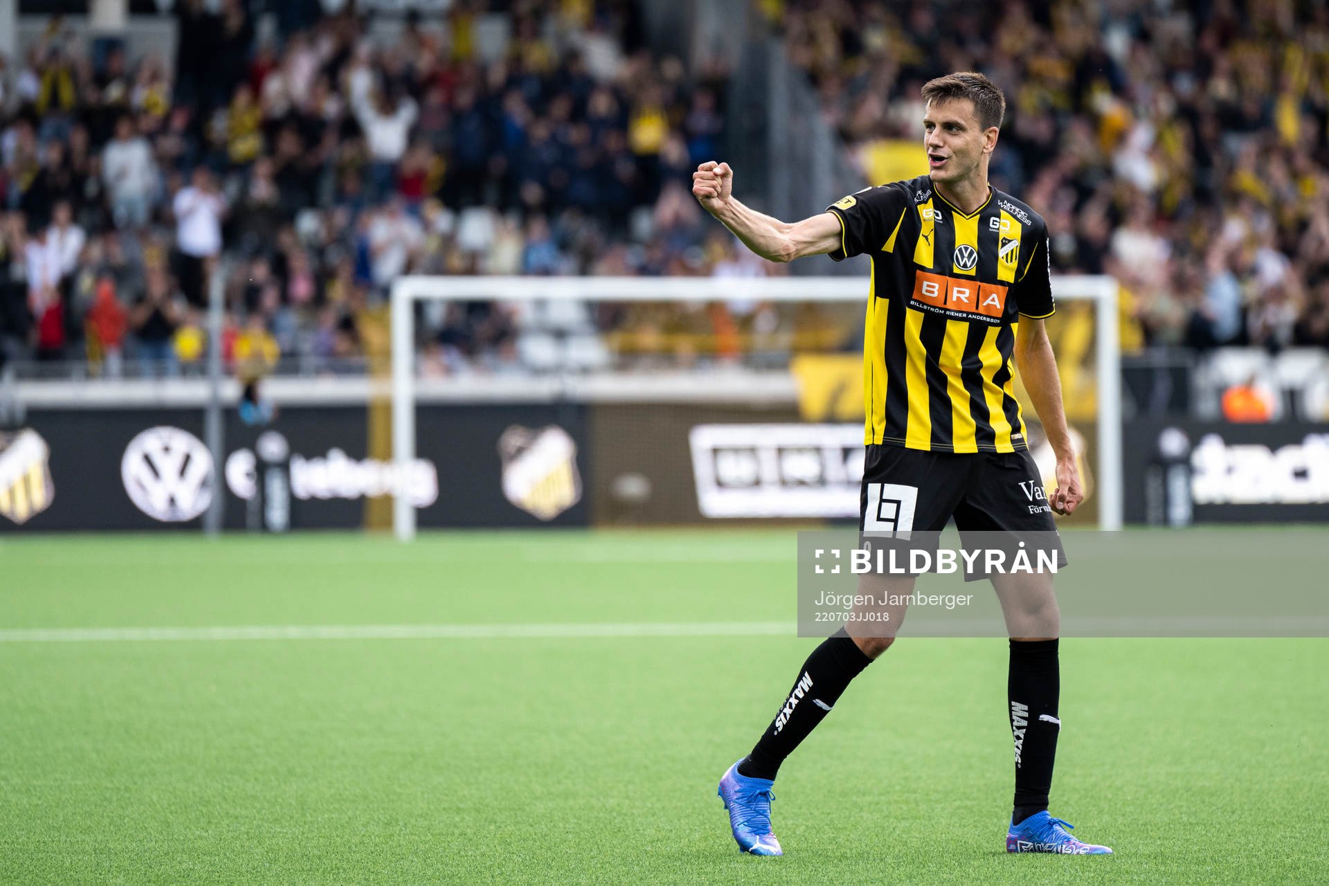 Häckens Alexander Jeremejeff jublar