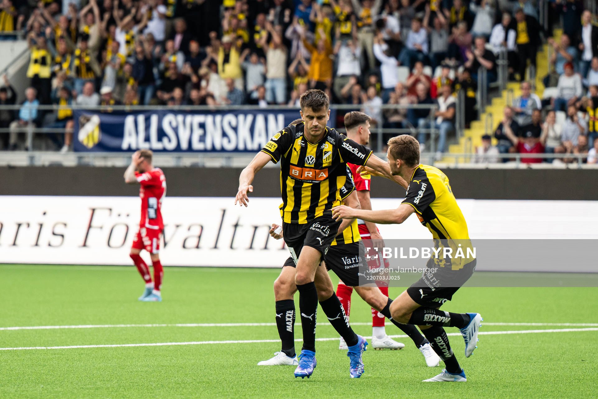 Häckens Alexander Jeremejeff jublar