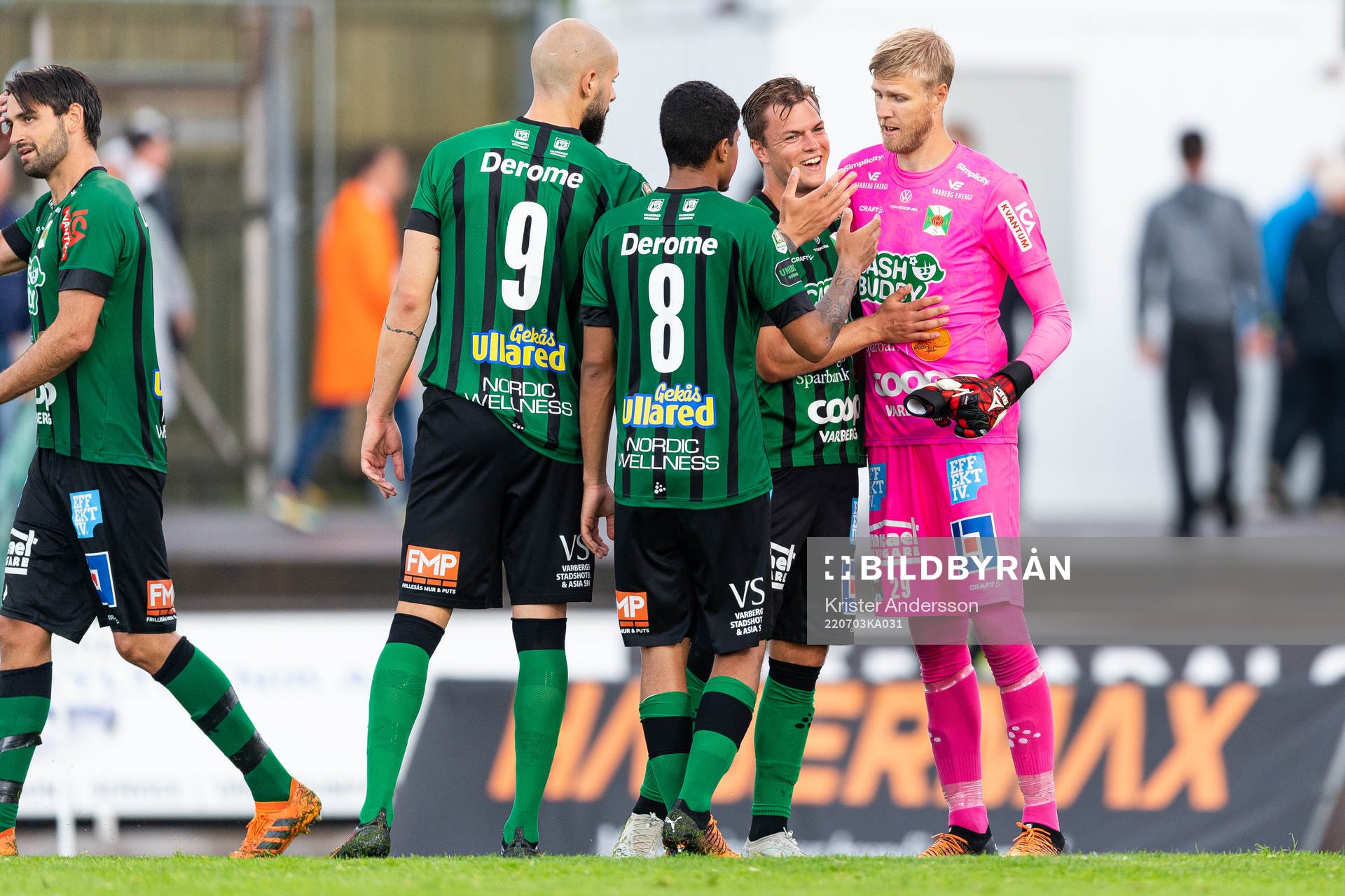 Varbergs målvakt Fredrik Andersson jublar