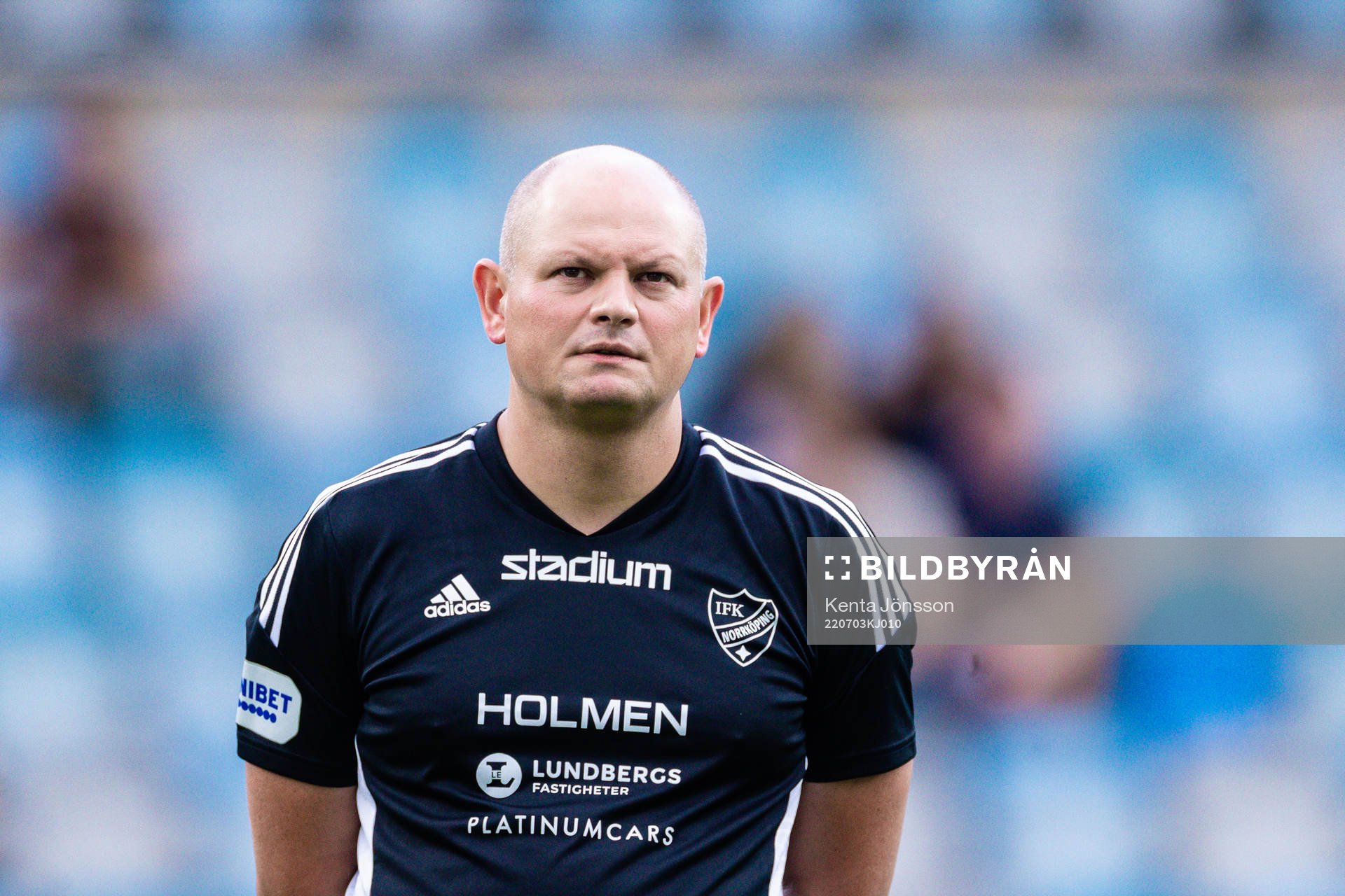 IFK Norrköpings assisterande tränare Vedran Vucicevic under fotbollsmatchen i Allsvenskan mellan IFK Norrköping och Sirius den 3 juli 2022 i Norrköping. 
