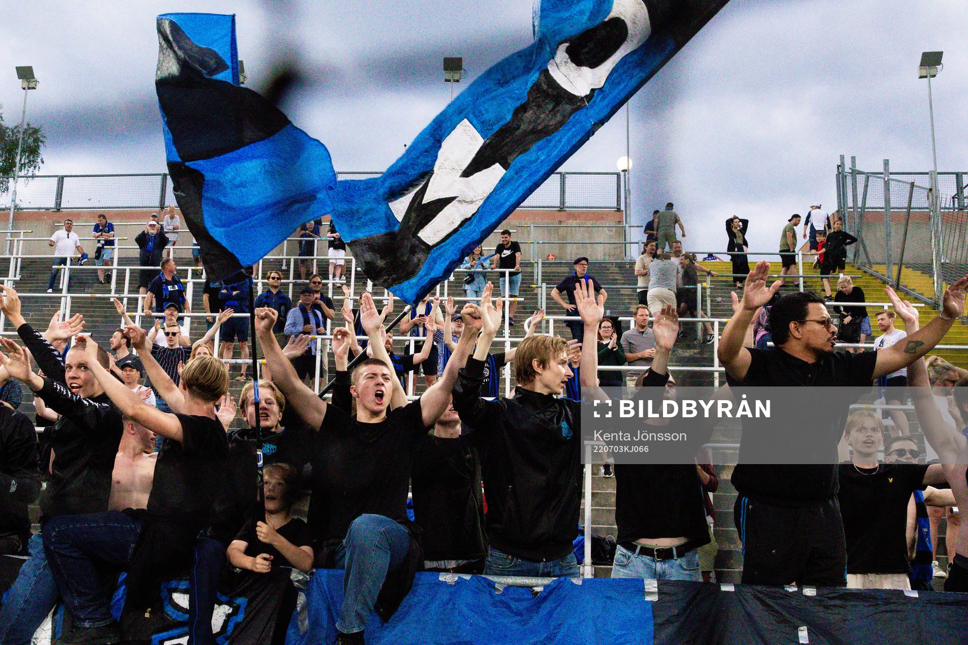 Sirius supportrar jublar