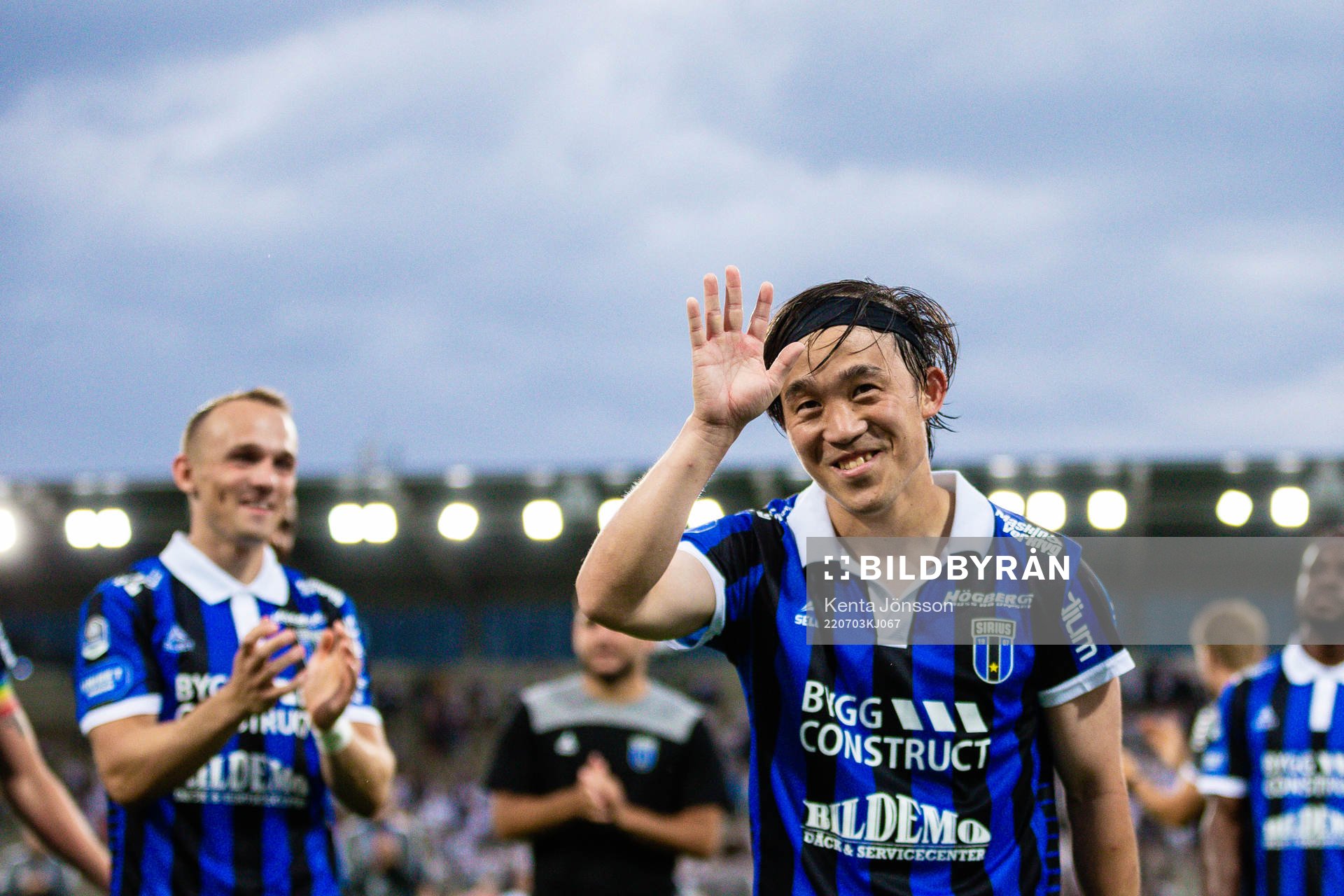 Sirius Yukiya Sugita jublar efter fotbollsmatchen i Allsvenskan mellan IFK Norrköping och Sirius den 3 juli 2022 i Norrköping. 