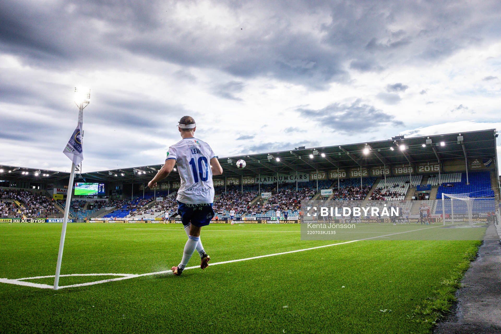 IFK Norrköpings Jonathan Levi med en hörna