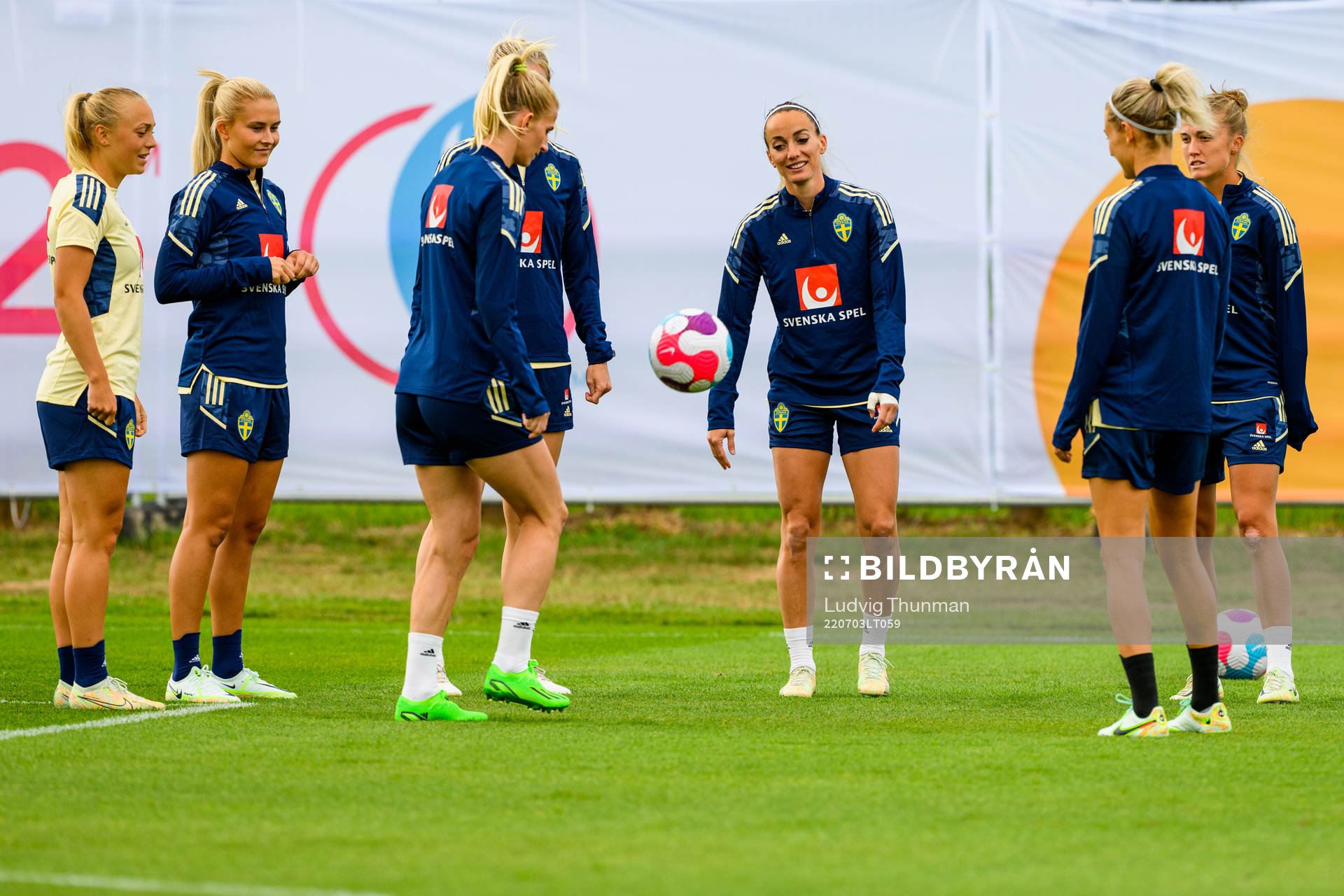 Kosovare Asllani warm upp