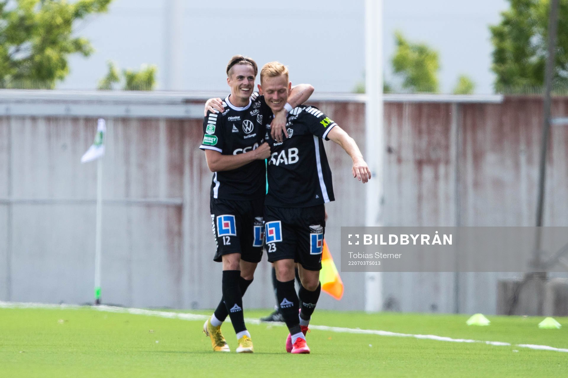 Brages Christopher Redenstrand jublar