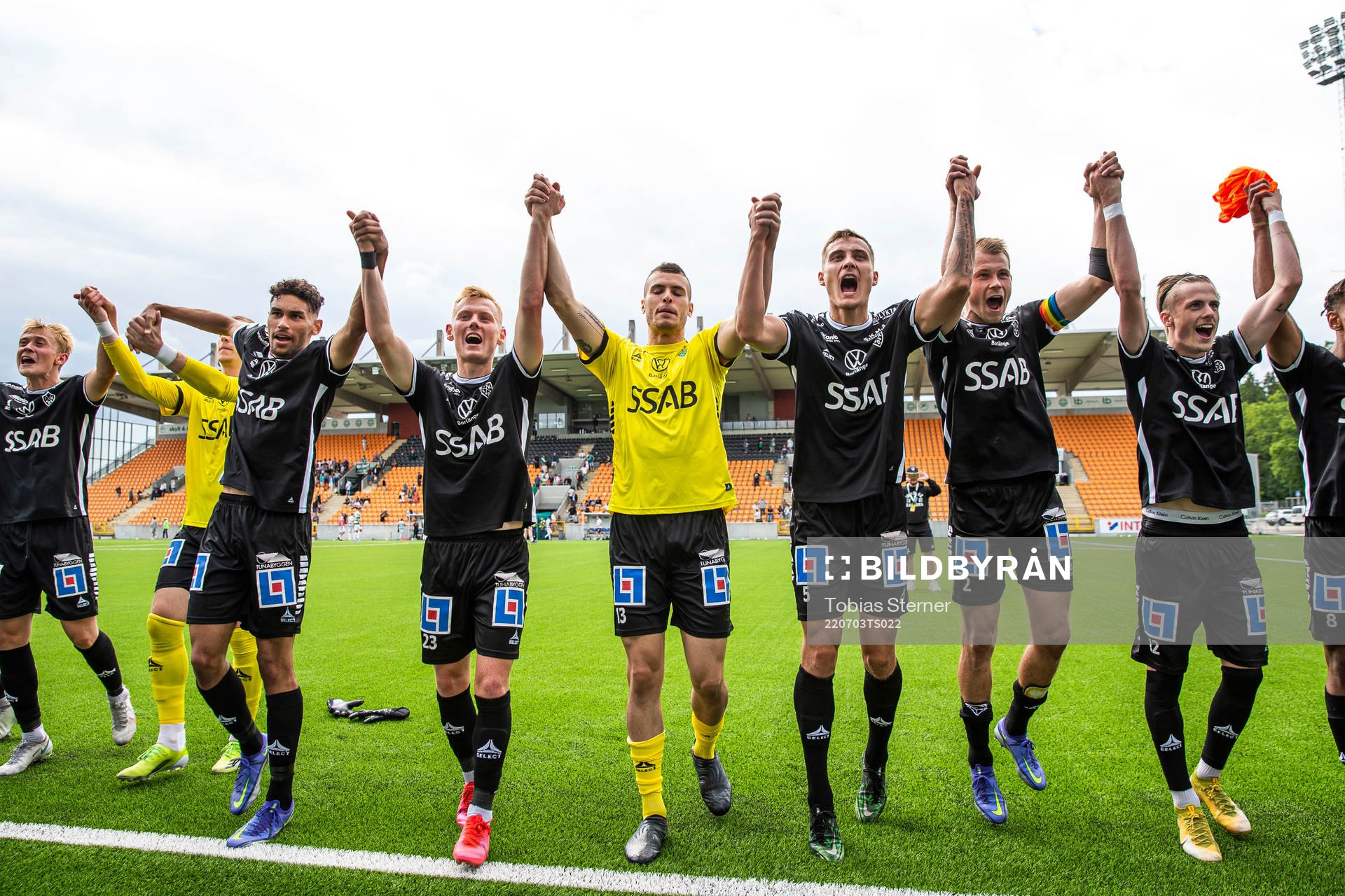 Brages spelare jublar
