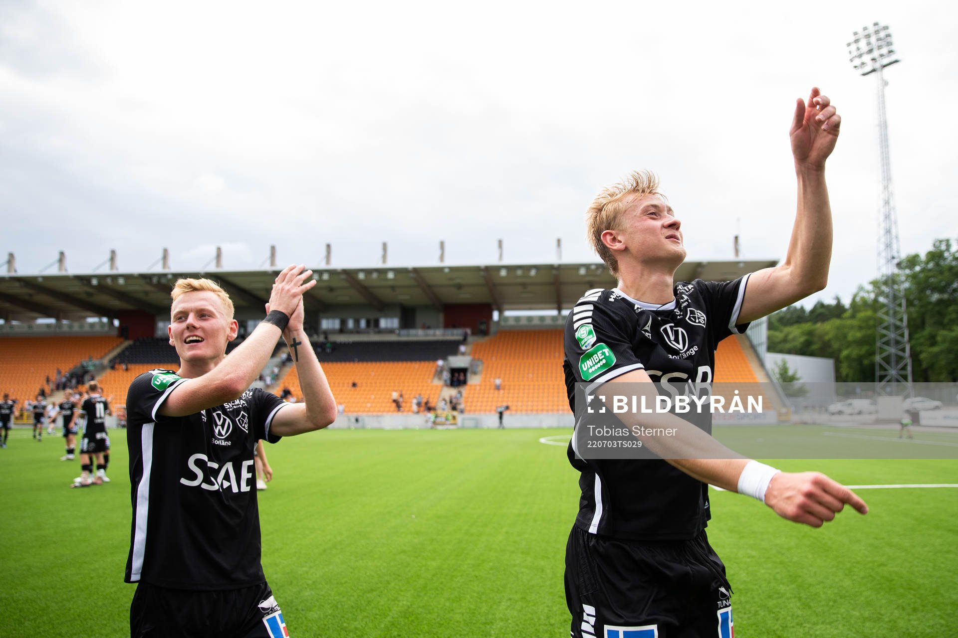 Brages Christopher Redenstrand och Henry Sletsjøe jublar