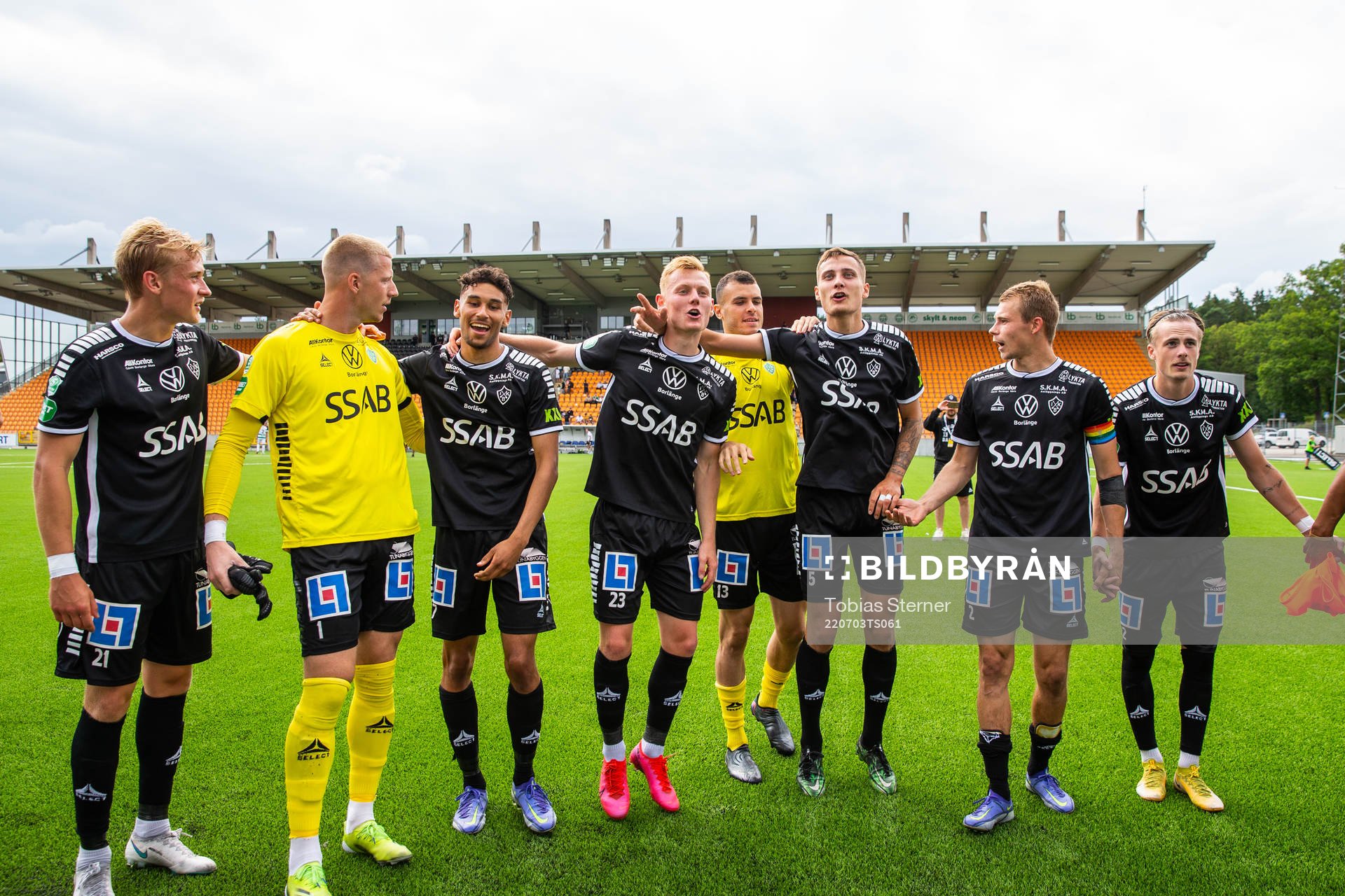 Brages spelare jublar