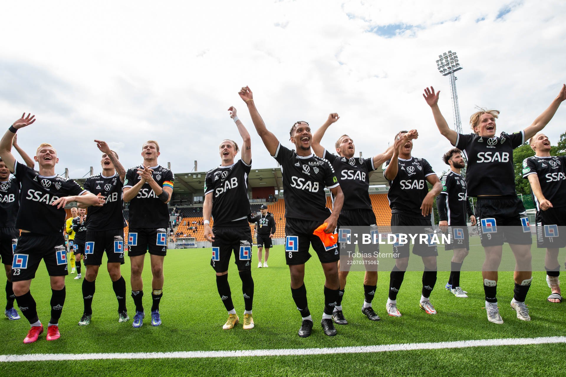 Brages spelare jublar