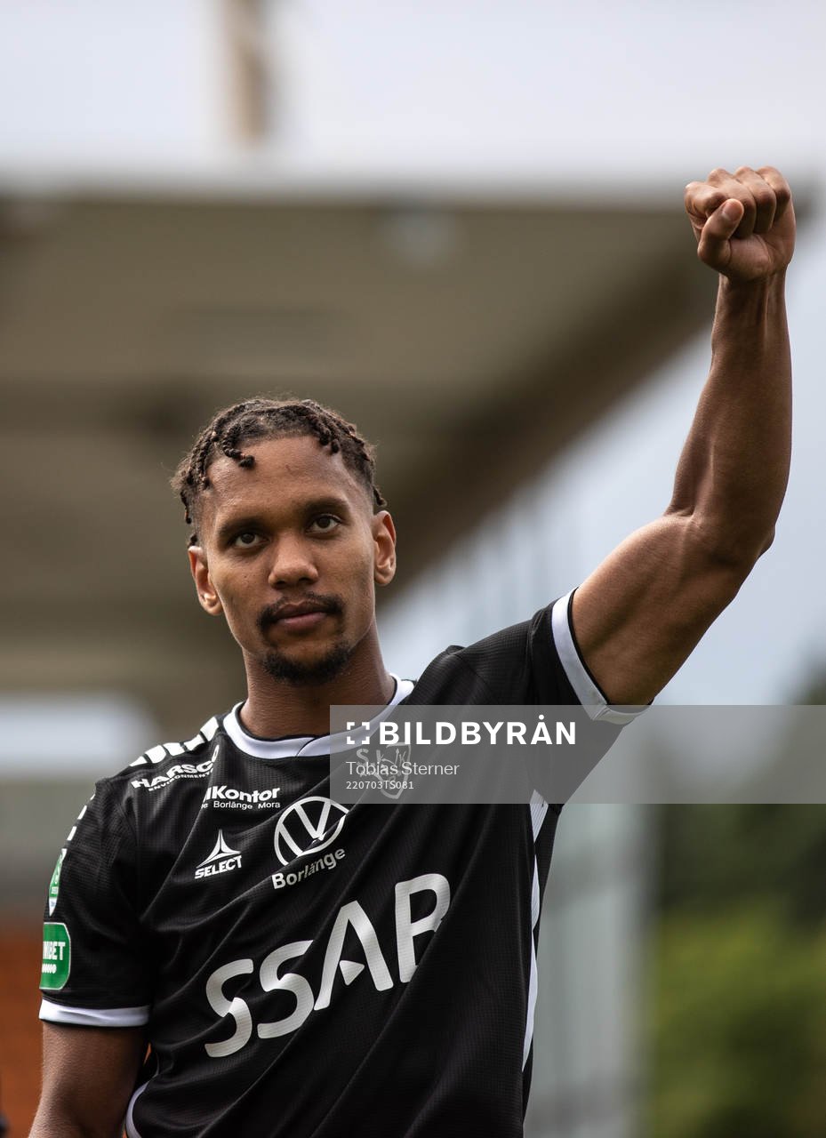 Brages Seth Hellberg jublar