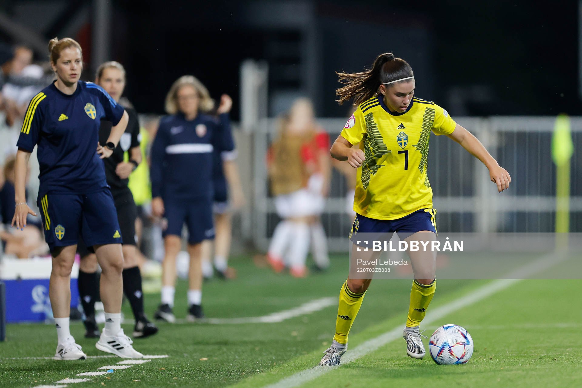 Head coach Caroline Sjöblom and Emilia Pelgander of Sweden