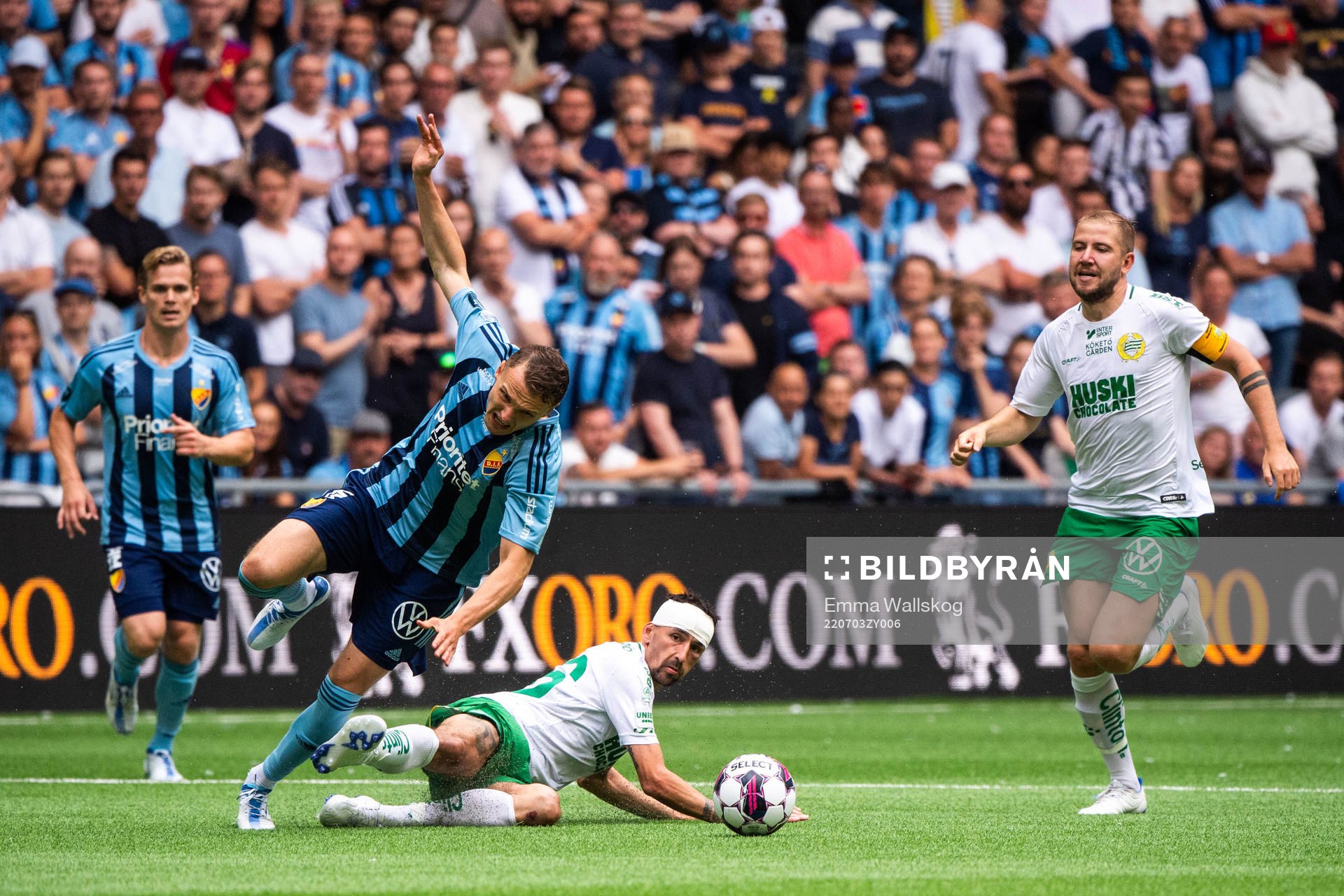 Djurgårdens Piotr Johansson och Hammarbys Loret Sadiku