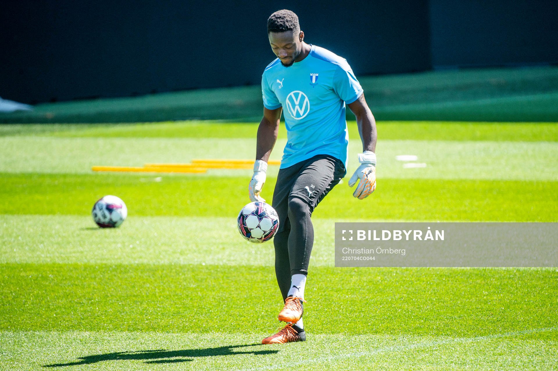Målvakt Ismael Diawara under en träning med Malmö FF inför kvalmatchen i Champions League den 4 juli 2022 i Malmö. 