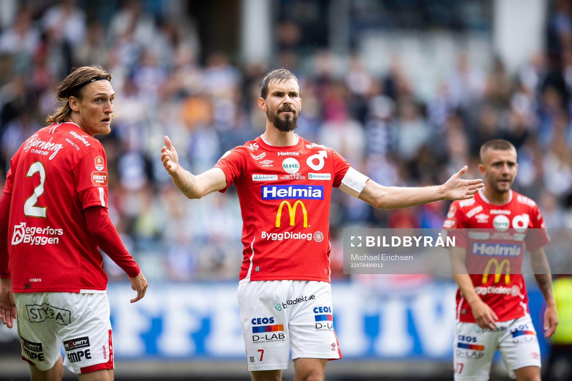 Degerfors Sebastian Ohlsson reagerar på domslut under fotbollsmatchen i Allsvenskan mellan IFK Göteborg och Degerfors den 4 juli 2022 i Göteborg.