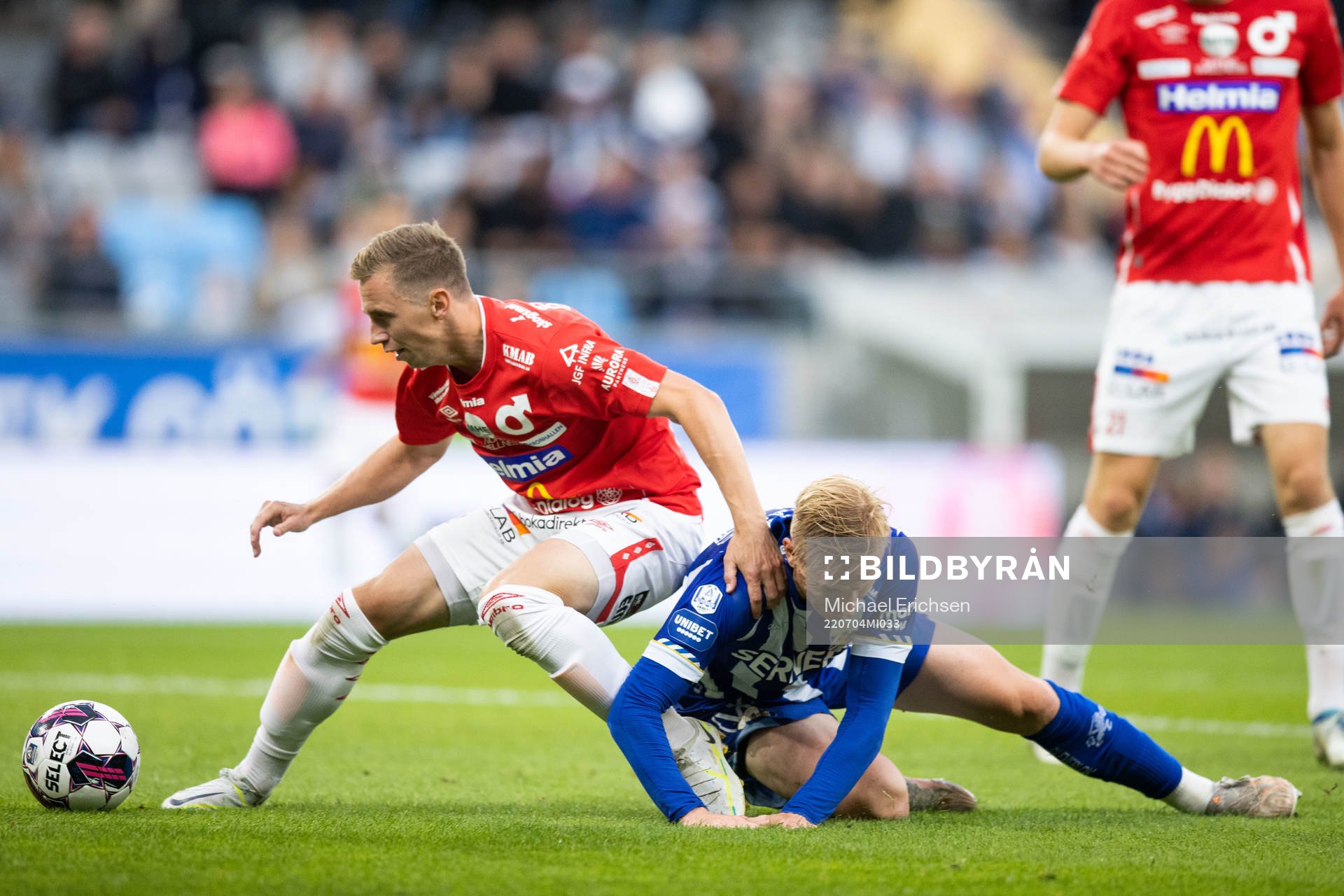 Degerfors Christos Gravius och IFK Göteborgs Oscar Wendt