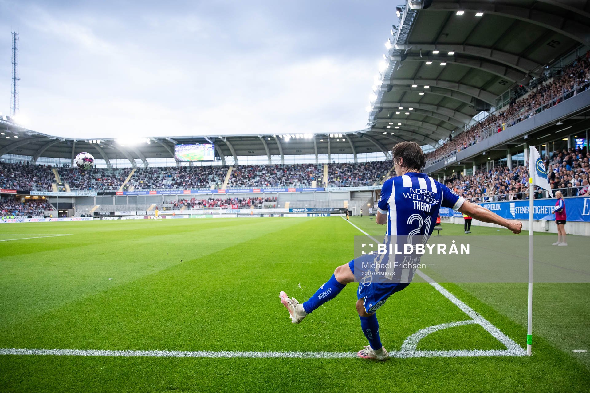 IFK Göteborgs Simon Thern slår en hörna