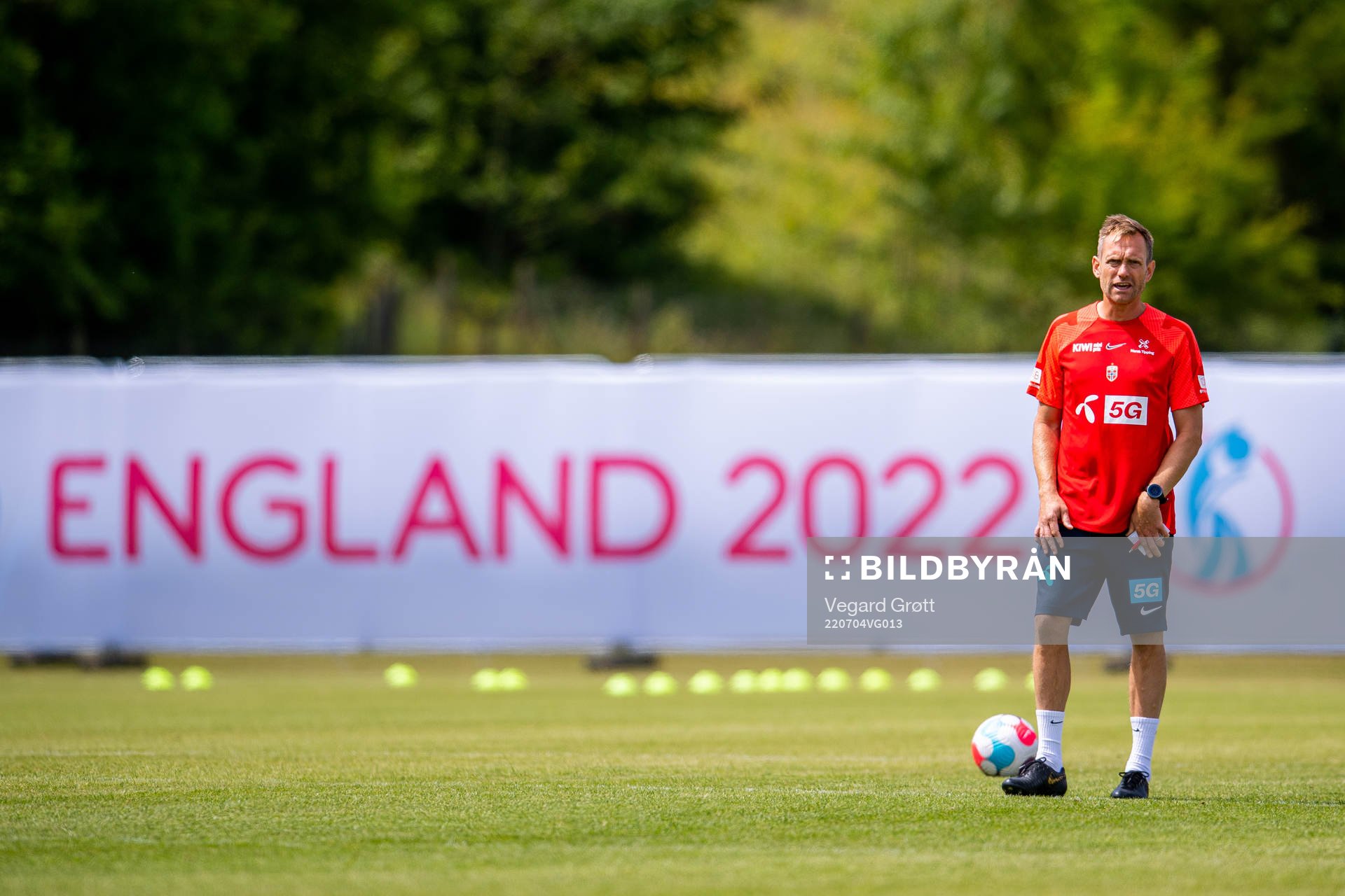 Martin Sjögren, head coach of the Norwegian national football team, during a training session ahead of the UEFA Women's Euro 2022 Championship on July 4, 2022 in Brighton.