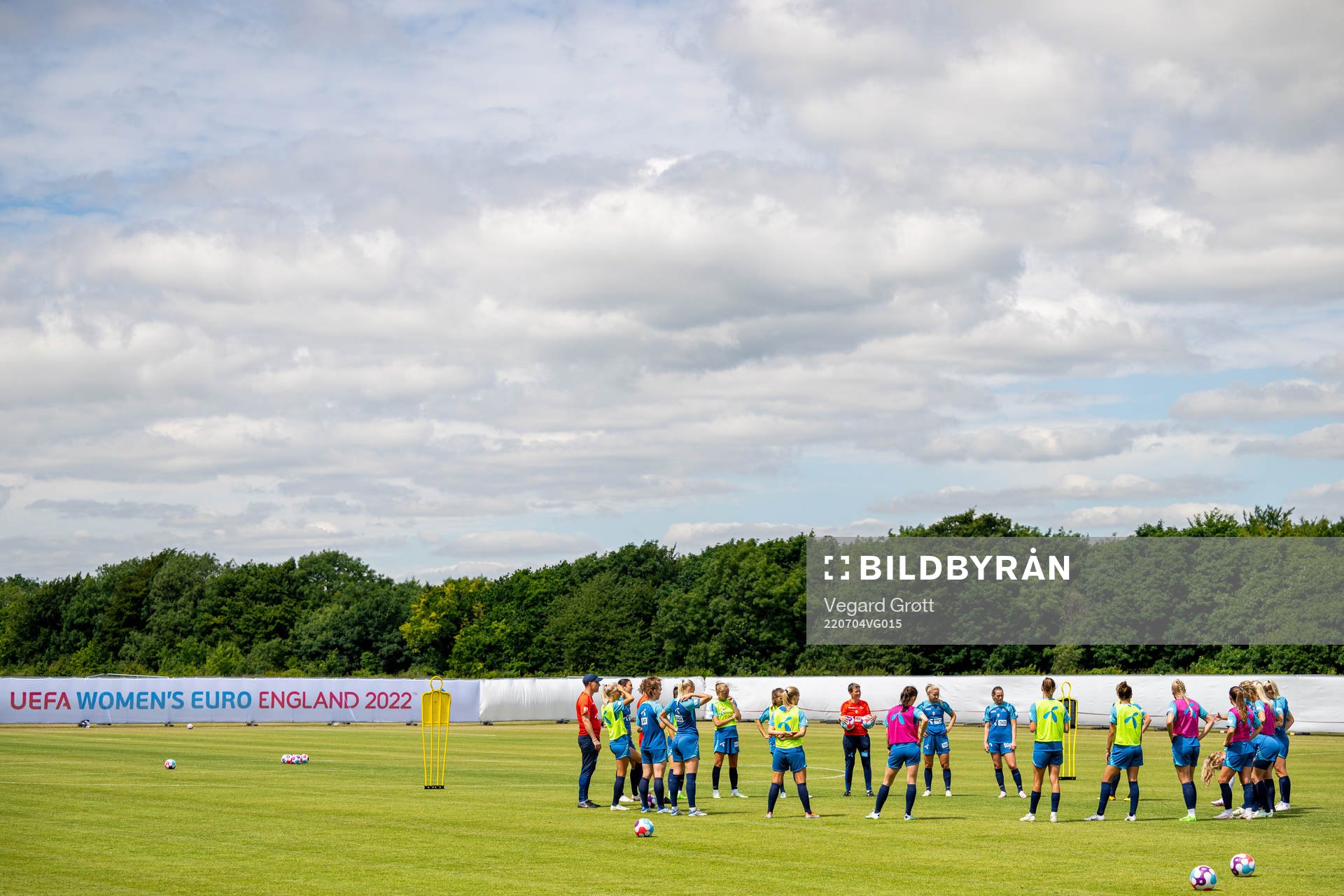 Players and staff of the Norwegian national football team gather in a circle during a training session ahead of the UEFA Women's Euro 2022 Championship on July 4, 2022 in Brighton.