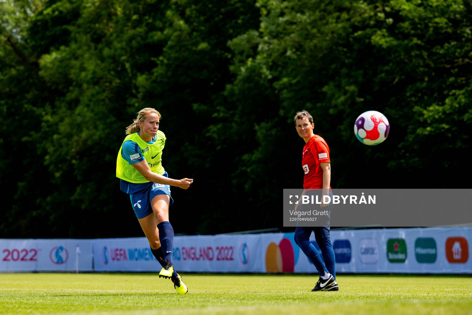 Julie Blakstad and Lena Tyriberget, assistant coach of the