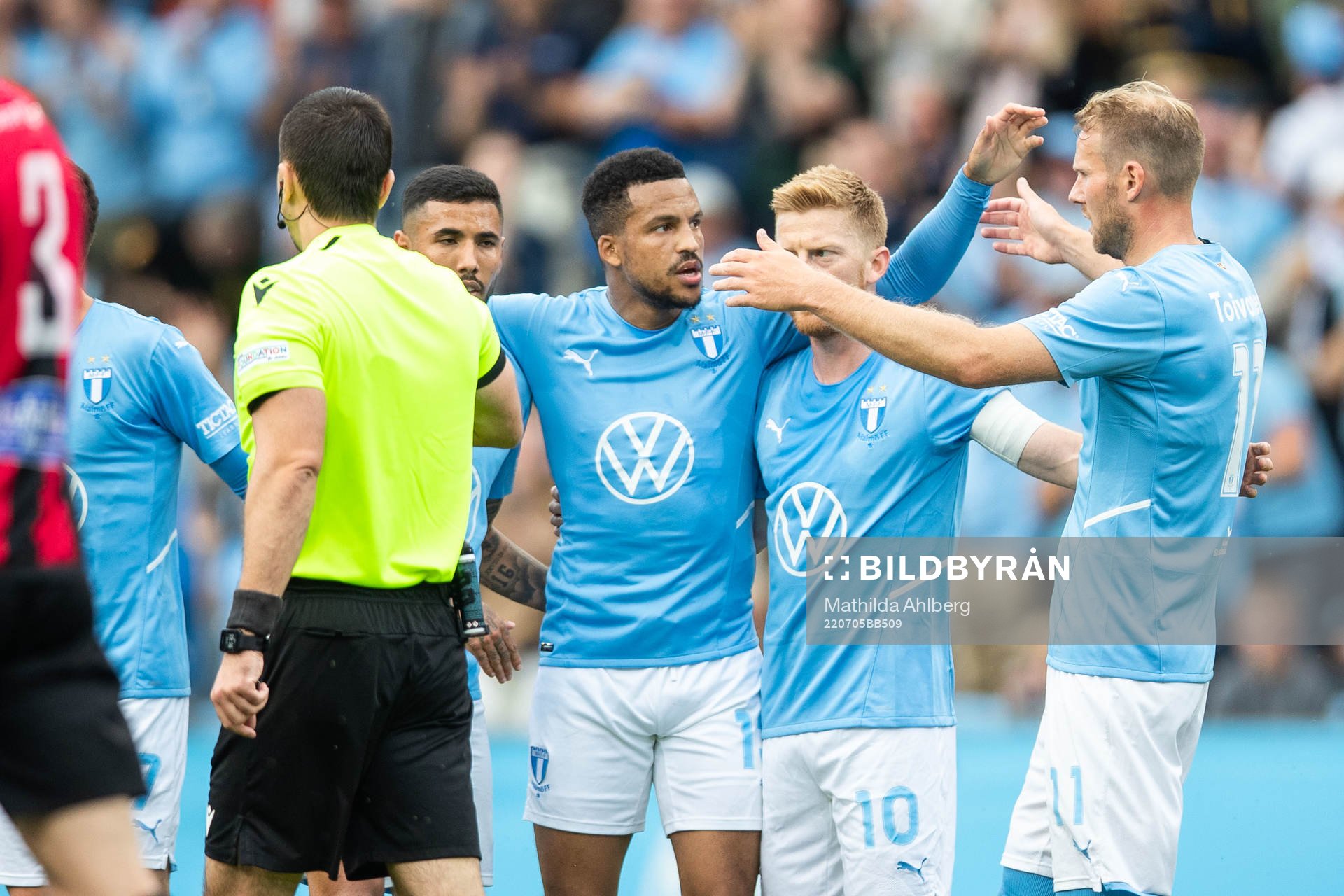 Martin Olsson of Malmö FF celebrates
