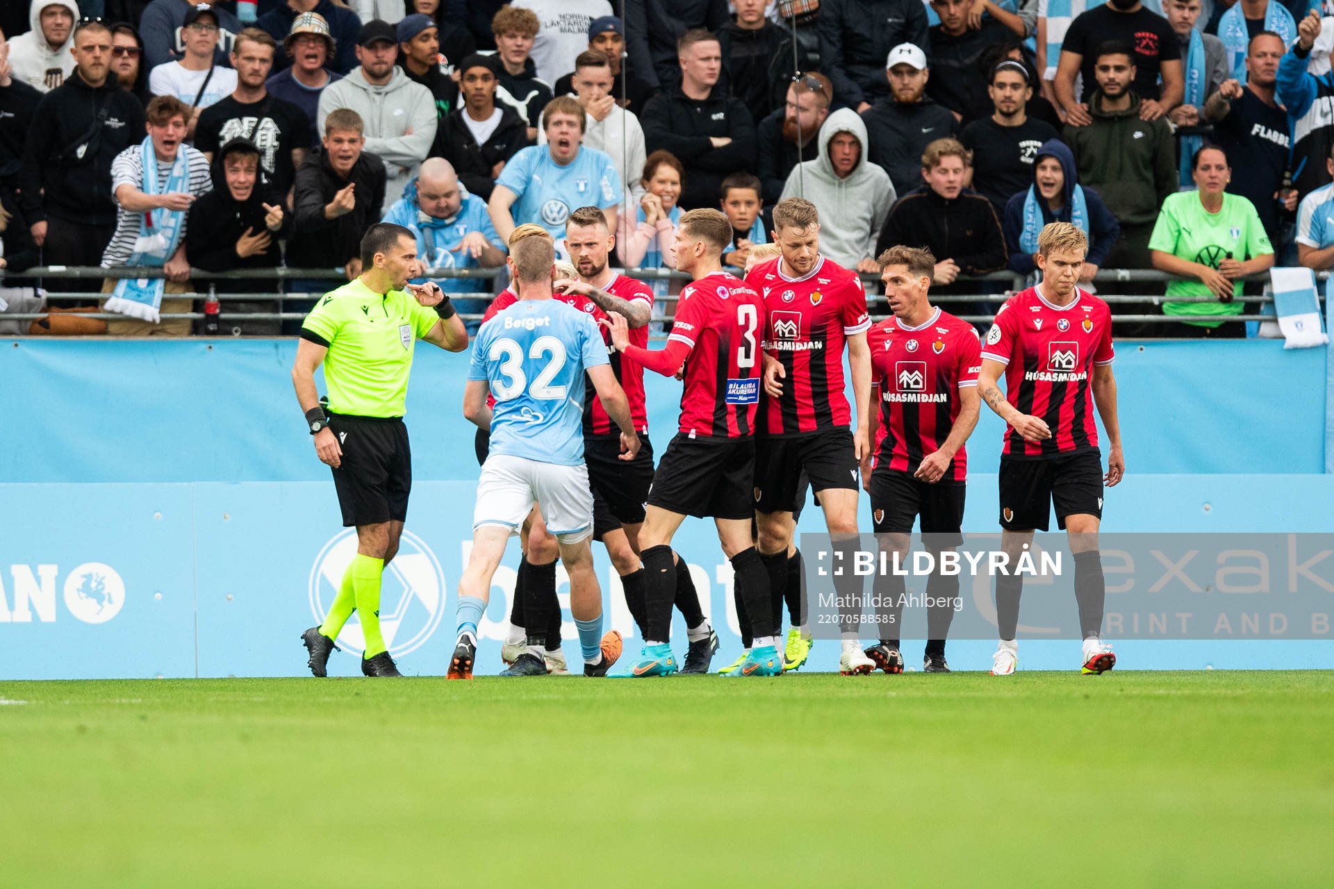 Kristall Mani Ingason of Vikingur celebrates