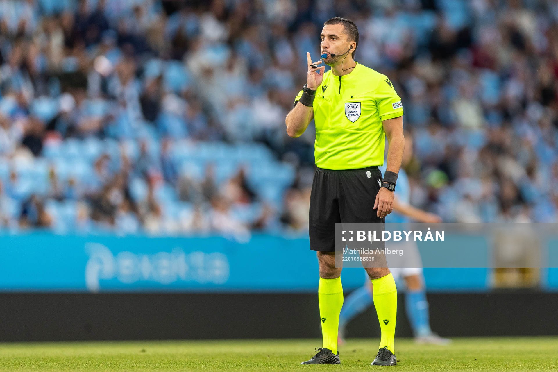 Referee Dumitri Muntean