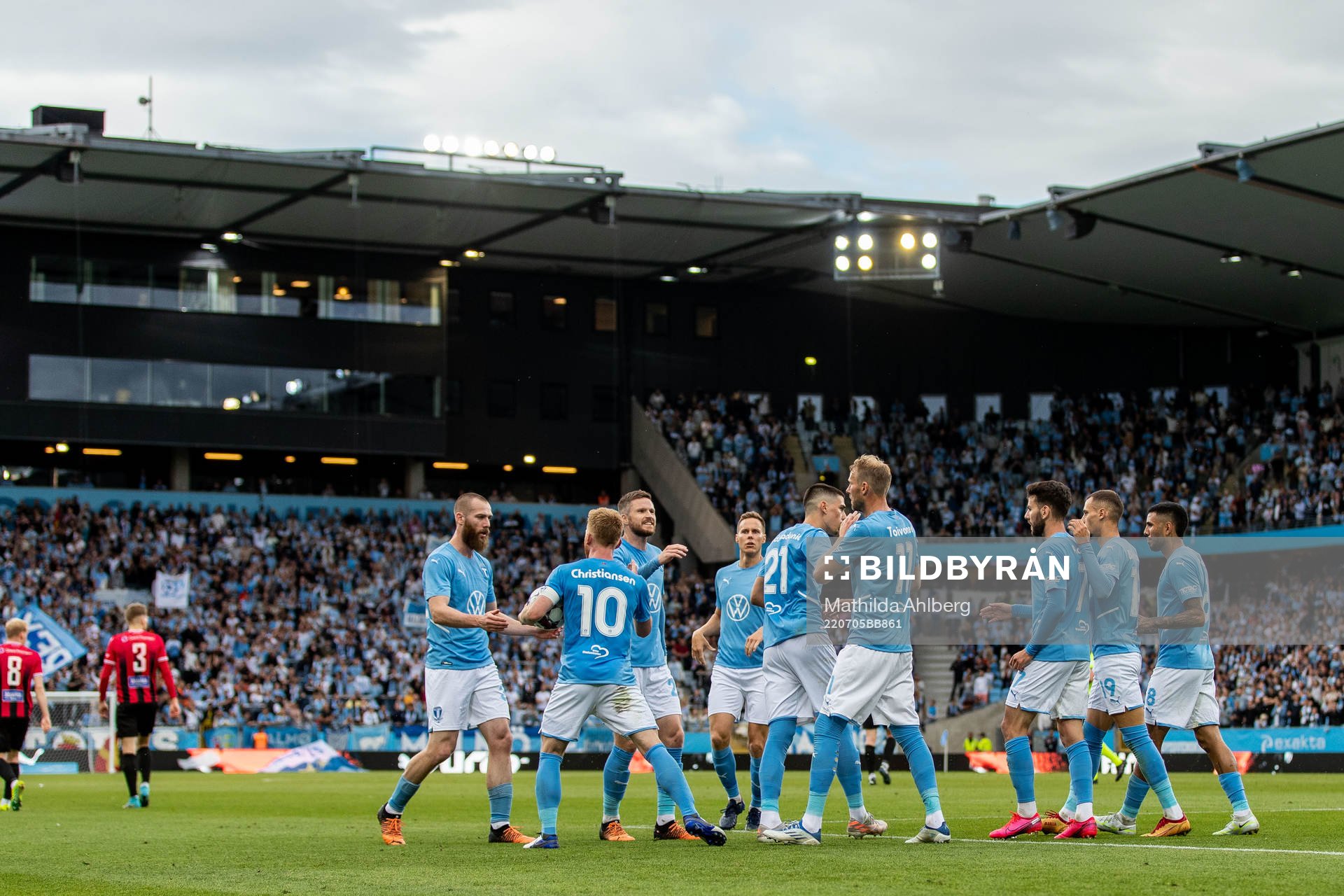 Players of Malmö FF celebrate 1-0 during the UEFA Champions League qualifying match between Malmö FF and Vikingur on July 5, 2022 in Malmö.
