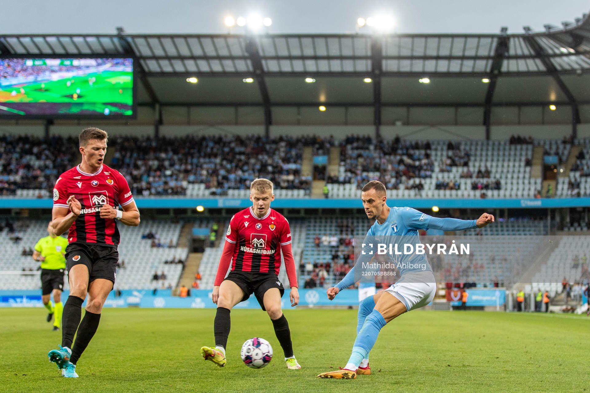 Karl Fridleifur Gunnarsson and Ari Sigurpalsson of Vikingur