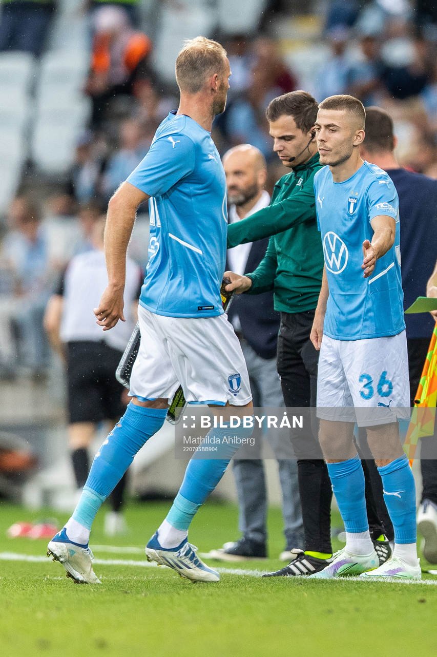 Ola Toivonen and Patriot Sejdiu of Malmö FF