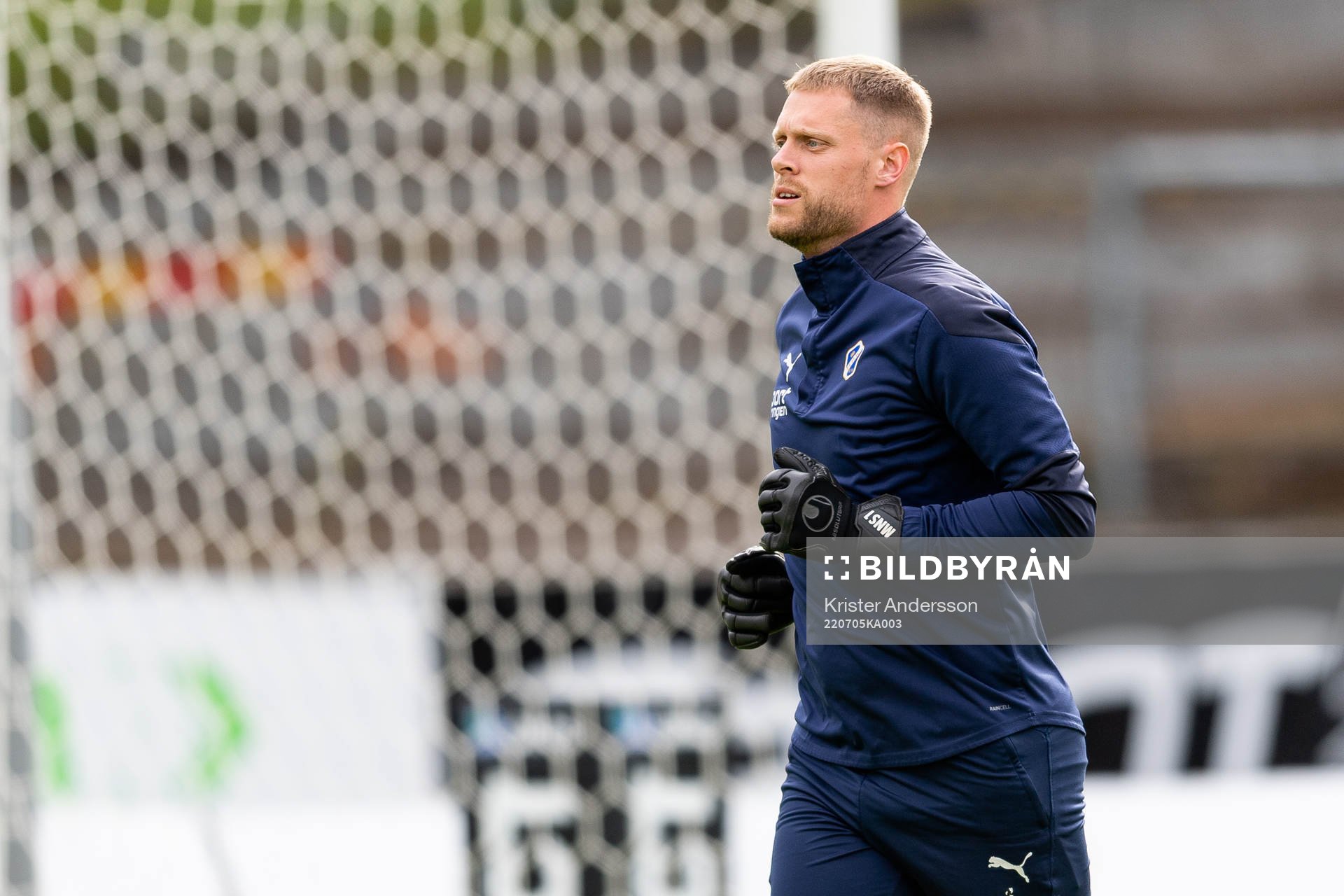 Halmstads målvakt Malkolm Nilsson Säfqvist före