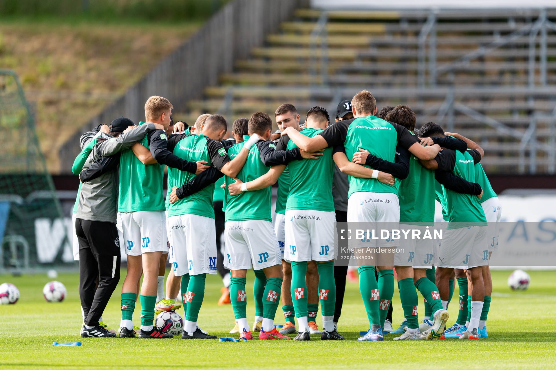Jönköpings spelare före fotbollsmatchen i Superettan