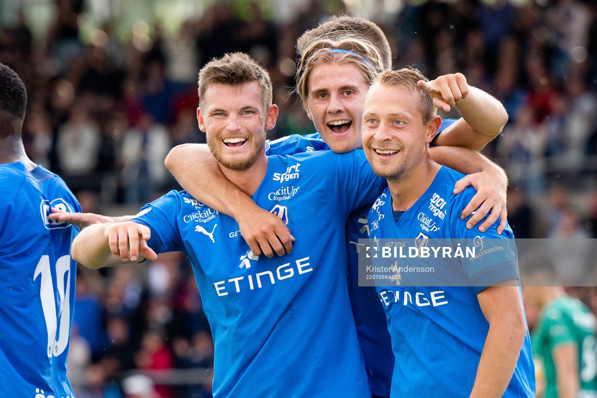Halmstads Joel Allansson (h) jublar