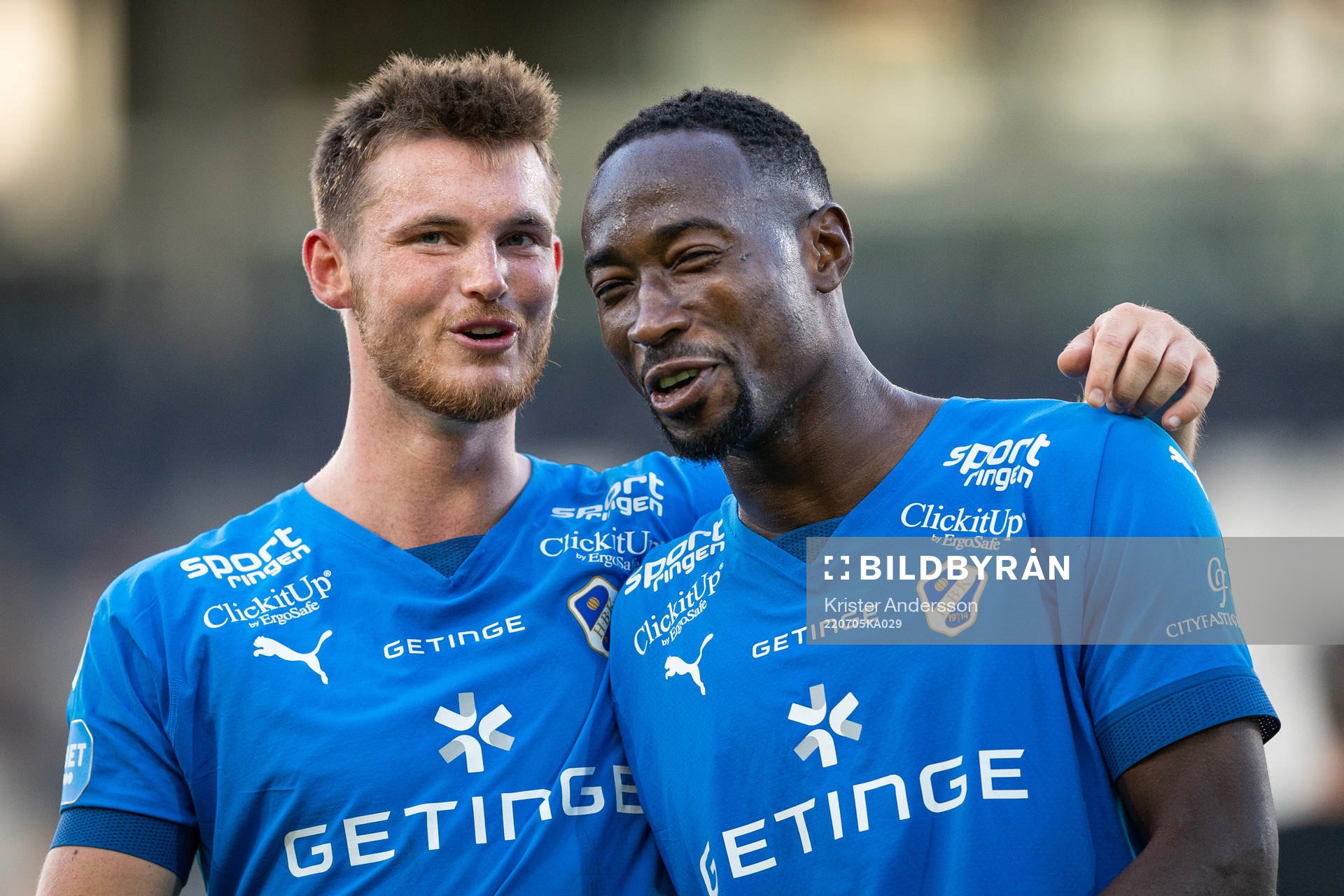 Halmstads Jonathan Svedberg och Sadat Karim jublar