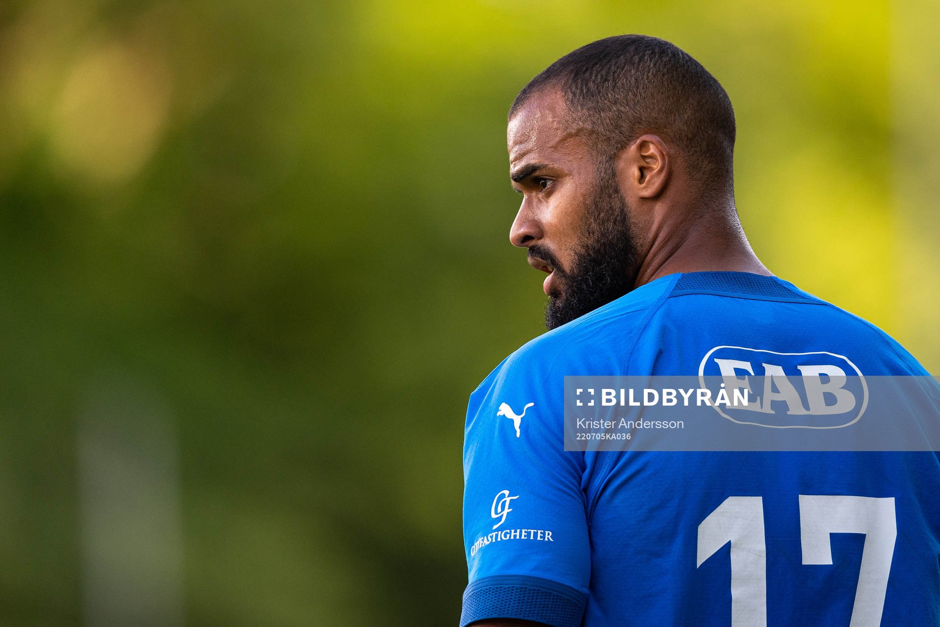 Halmstads Phil Ofosu-Ayeh under fotbollsmatchen i Superettan mellan Halmstad och Jönköpings Södra den 5 juli 2022 i Halmstad. 