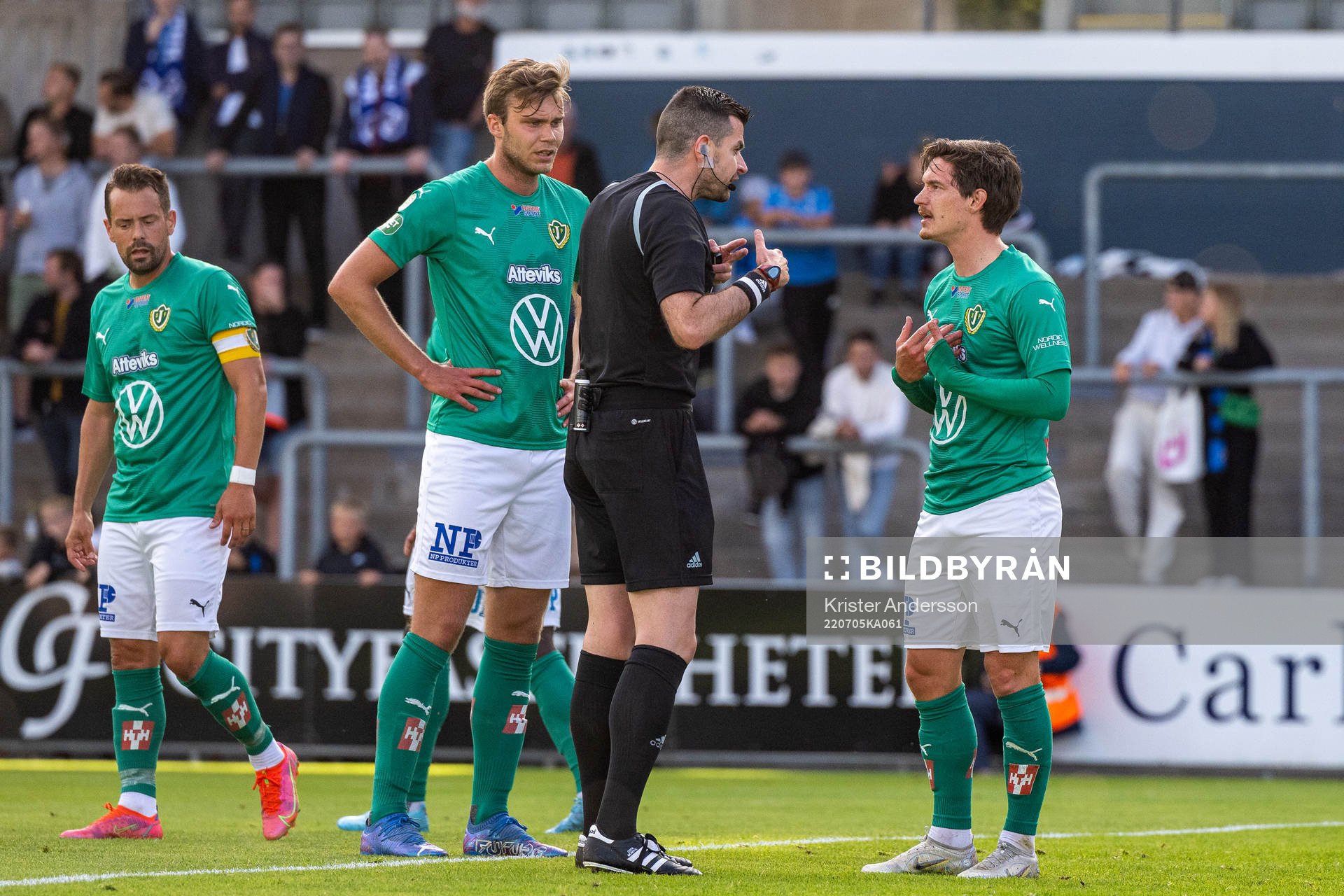 Jönköpings Robin Book och domare Enzo Vesprini