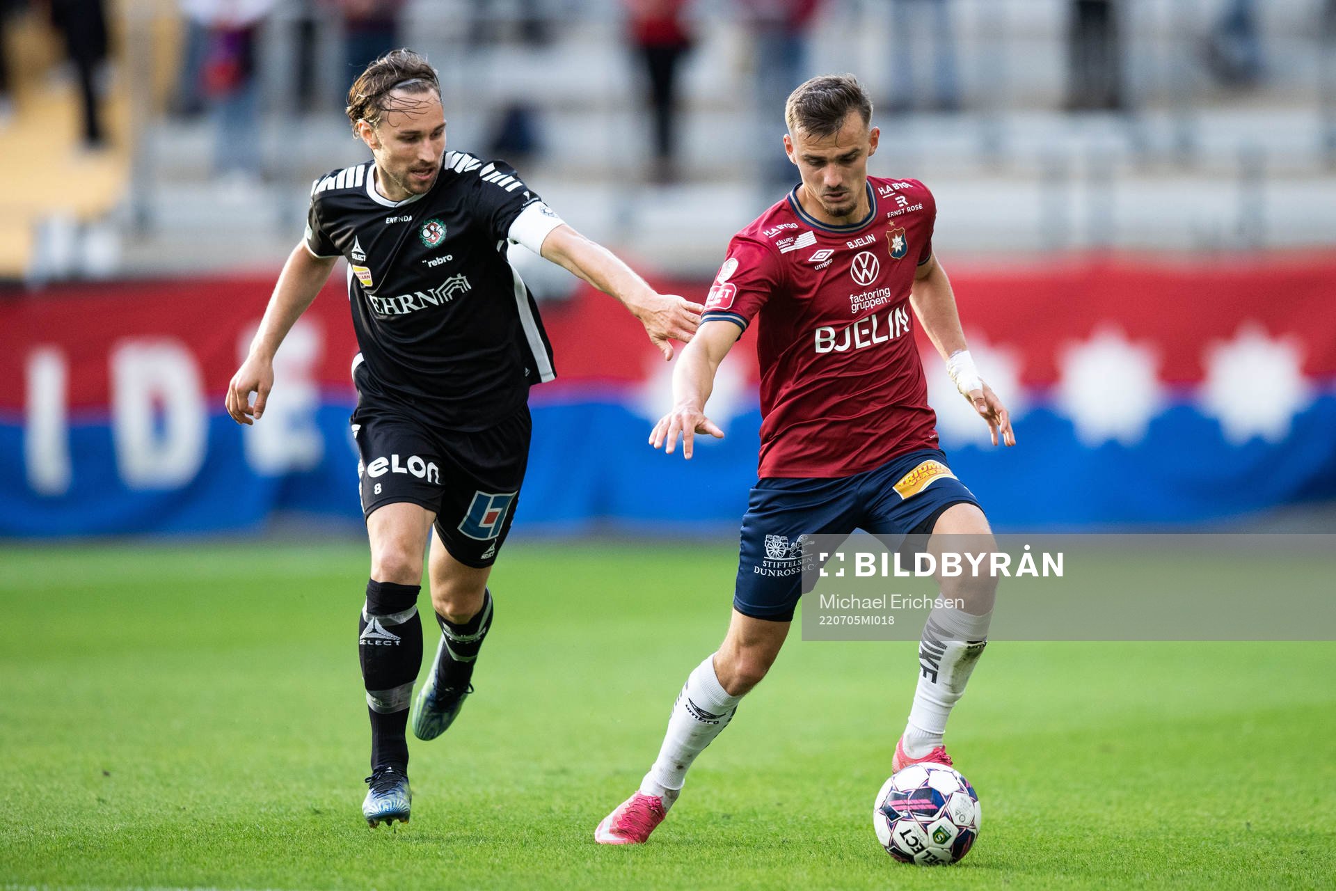 Örebros Kevin Walker och Örgrytes Ajdin Zeljkovic