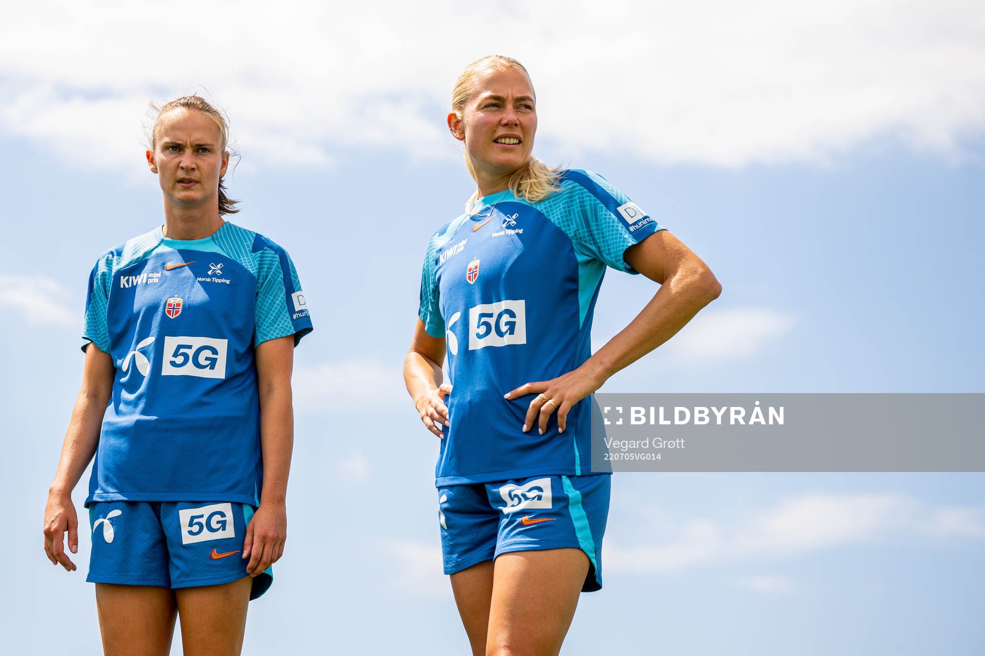Caroline Graham Hansen and Guro Bergsvand of the Norwegian